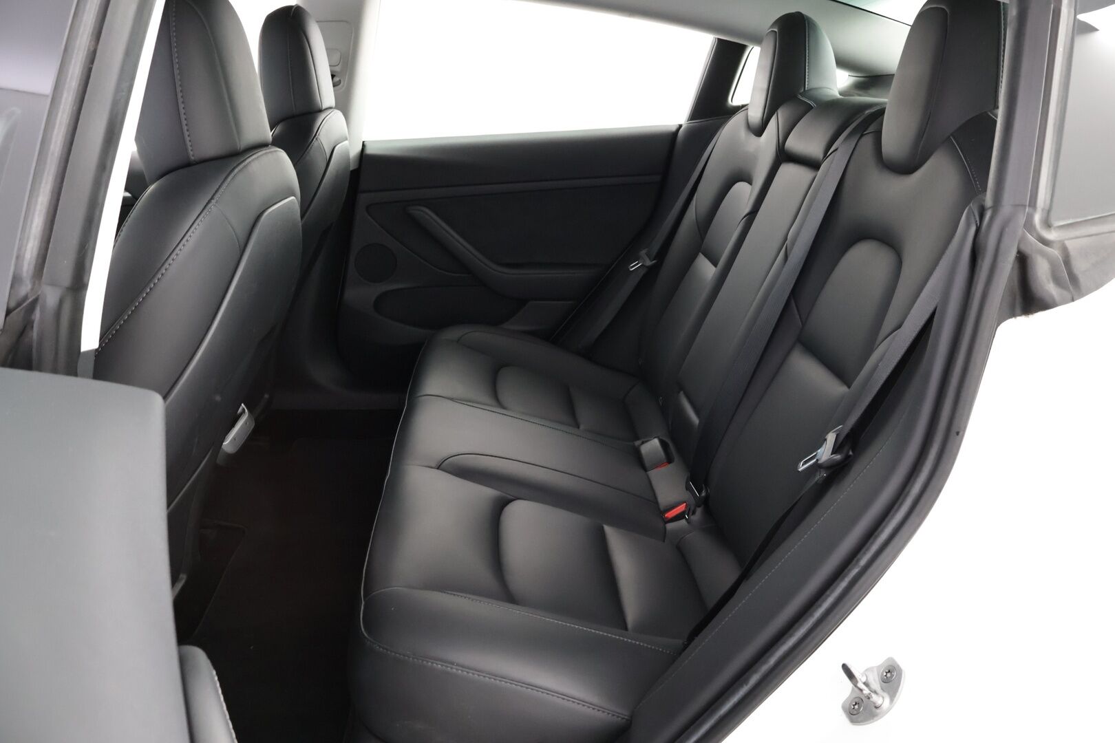 TESLA MODEL 3 2021 Standard Range Plus - Vetokoukku | ACC | Premium Audio | Muistipenkki | Matrix LED | Peruutuskamera | Nahkasisusta | Lasikatto | SOH 93% | 2x Renkaat!