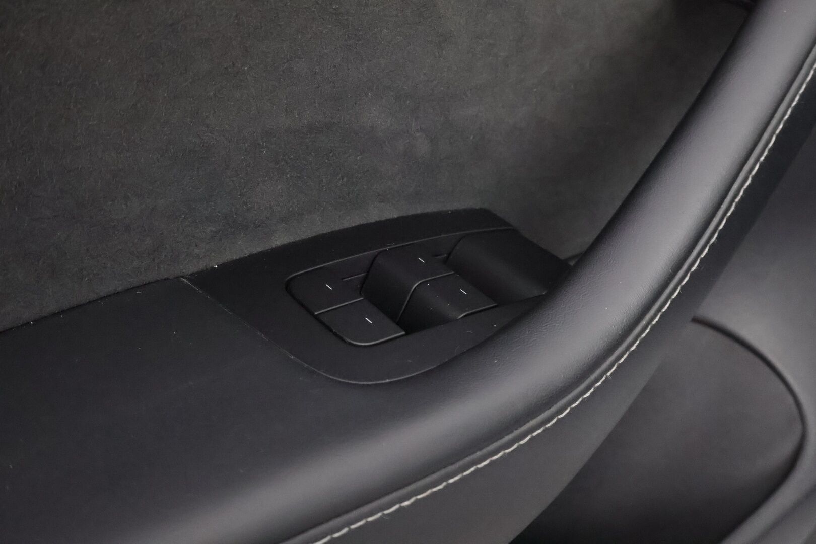 TESLA MODEL 3 2021 Standard Range Plus - Vetokoukku | ACC | Premium Audio | Muistipenkki | Matrix LED | Peruutuskamera | Nahkasisusta | Lasikatto | SOH 93% | 2x Renkaat!