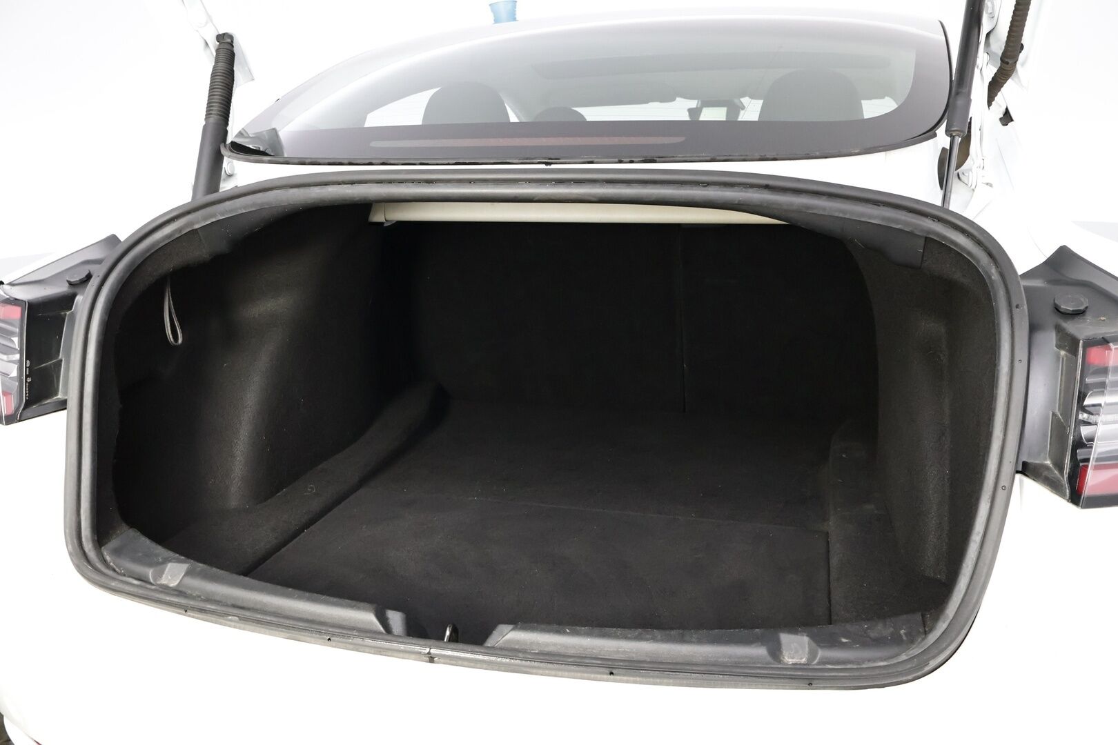 TESLA MODEL 3 2021 Standard Range Plus - Vetokoukku | ACC | Premium Audio | Muistipenkki | Matrix LED | Peruutuskamera | Nahkasisusta | Lasikatto | SOH 93% | 2x Renkaat!