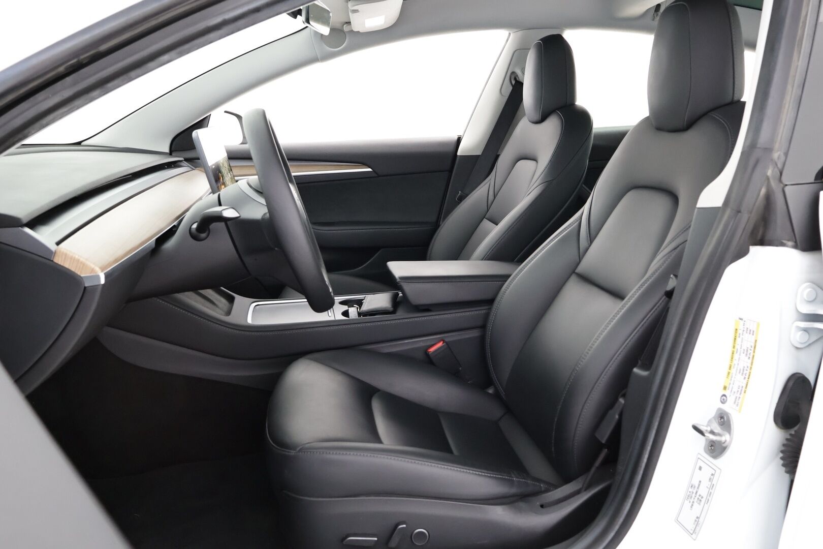 TESLA MODEL 3 2021 Standard Range Plus - Vetokoukku | ACC | Premium Audio | Muistipenkki | Matrix LED | Peruutuskamera | Nahkasisusta | Lasikatto | SOH 93% | 2x Renkaat!
