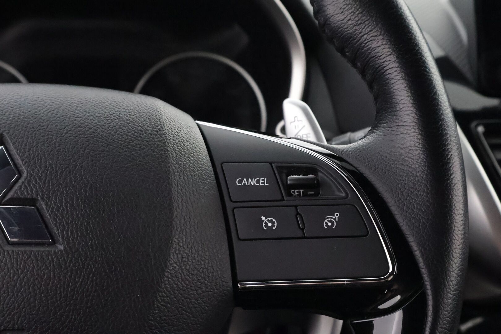 Mitsubishi ECLIPSE CROSS 2022 2.4 PHEV Instyle 4WD - 1OM Suomiauto | Vetokoukku | Peruutuskamera | Puolinahkasisusta | Vakkari | Keyless | LKA | 2x Renkaat Alkuperäisvantein!