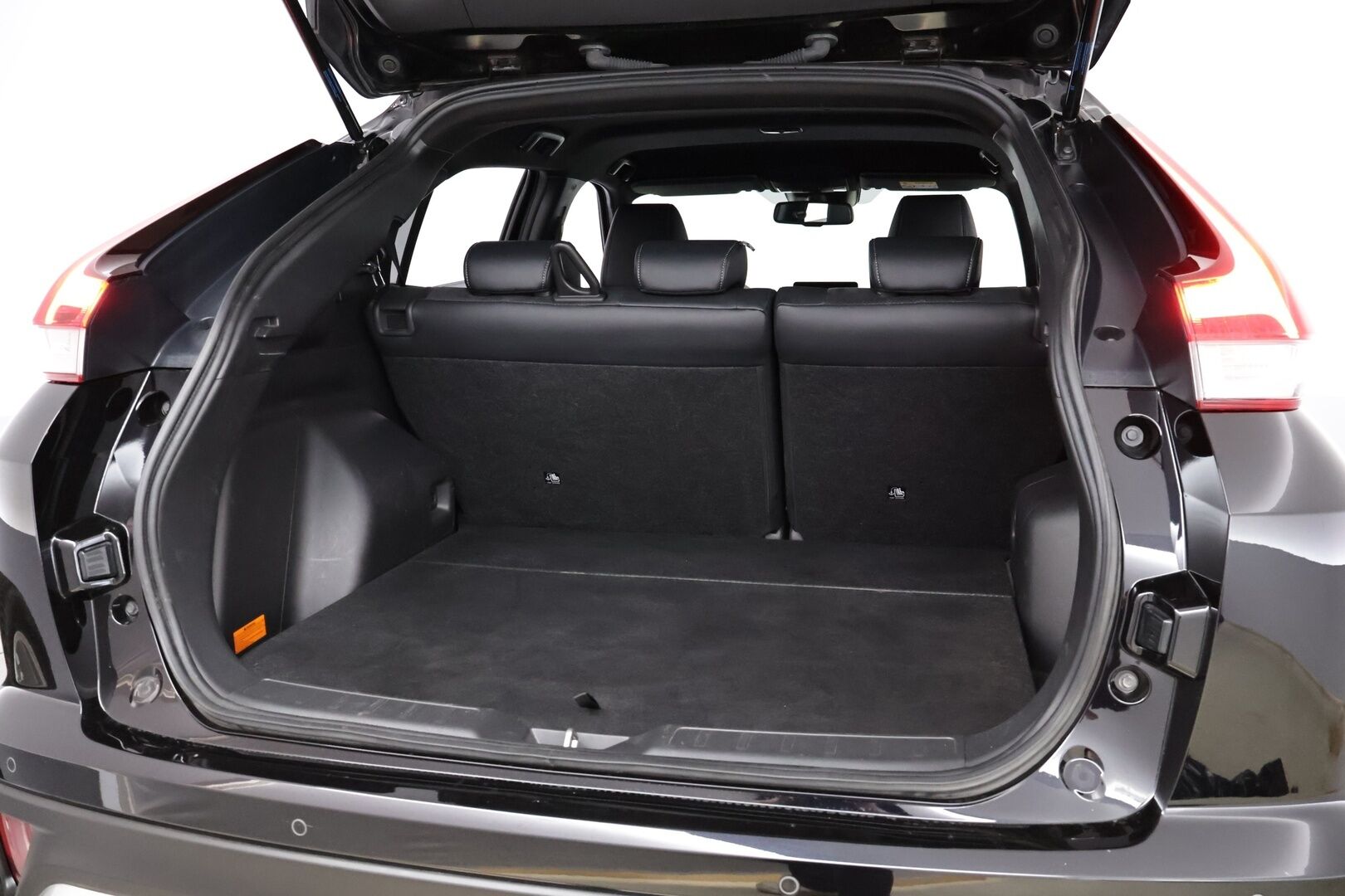Mitsubishi ECLIPSE CROSS 2022 2.4 PHEV Instyle 4WD - 1OM Suomiauto | Vetokoukku | Peruutuskamera | Puolinahkasisusta | Vakkari | Keyless | LKA | 2x Renkaat Alkuperäisvantein!