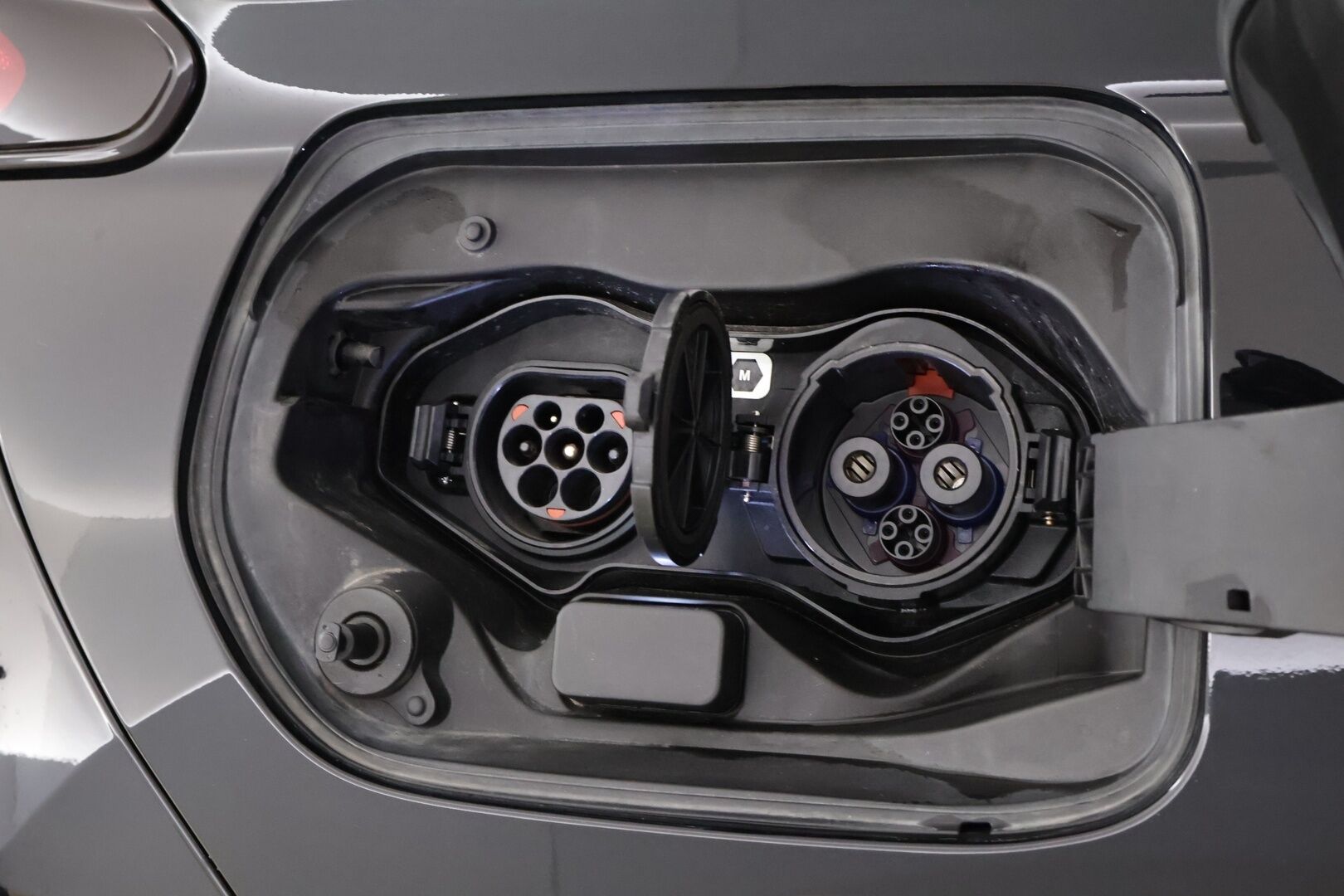Mitsubishi ECLIPSE CROSS 2022 2.4 PHEV Instyle 4WD - 1OM Suomiauto | Vetokoukku | Peruutuskamera | Puolinahkasisusta | Vakkari | Keyless | LKA | 2x Renkaat Alkuperäisvantein!