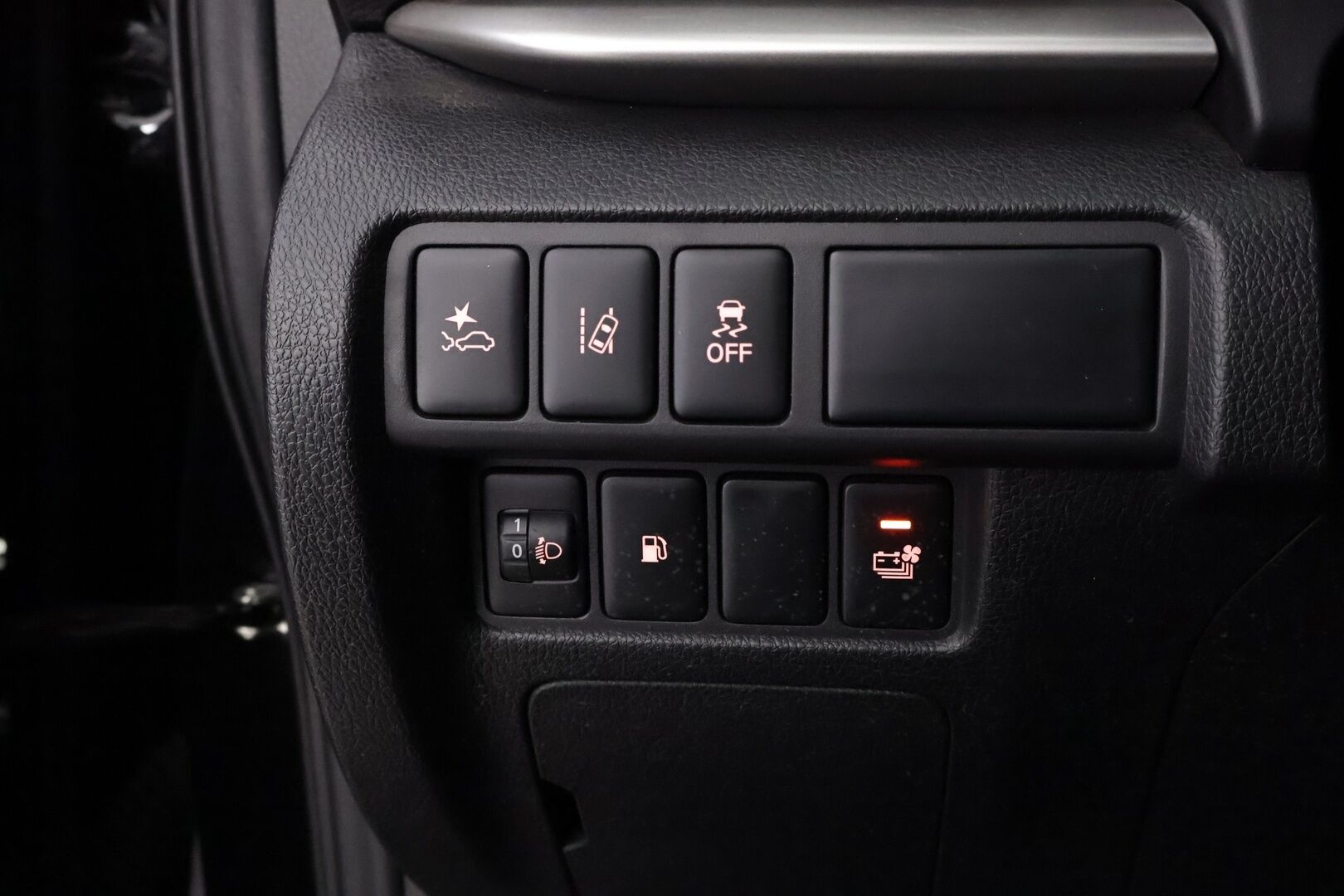 Mitsubishi ECLIPSE CROSS 2022 2.4 PHEV Instyle 4WD - 1OM Suomiauto | Vetokoukku | Peruutuskamera | Puolinahkasisusta | Vakkari | Keyless | LKA | 2x Renkaat Alkuperäisvantein!