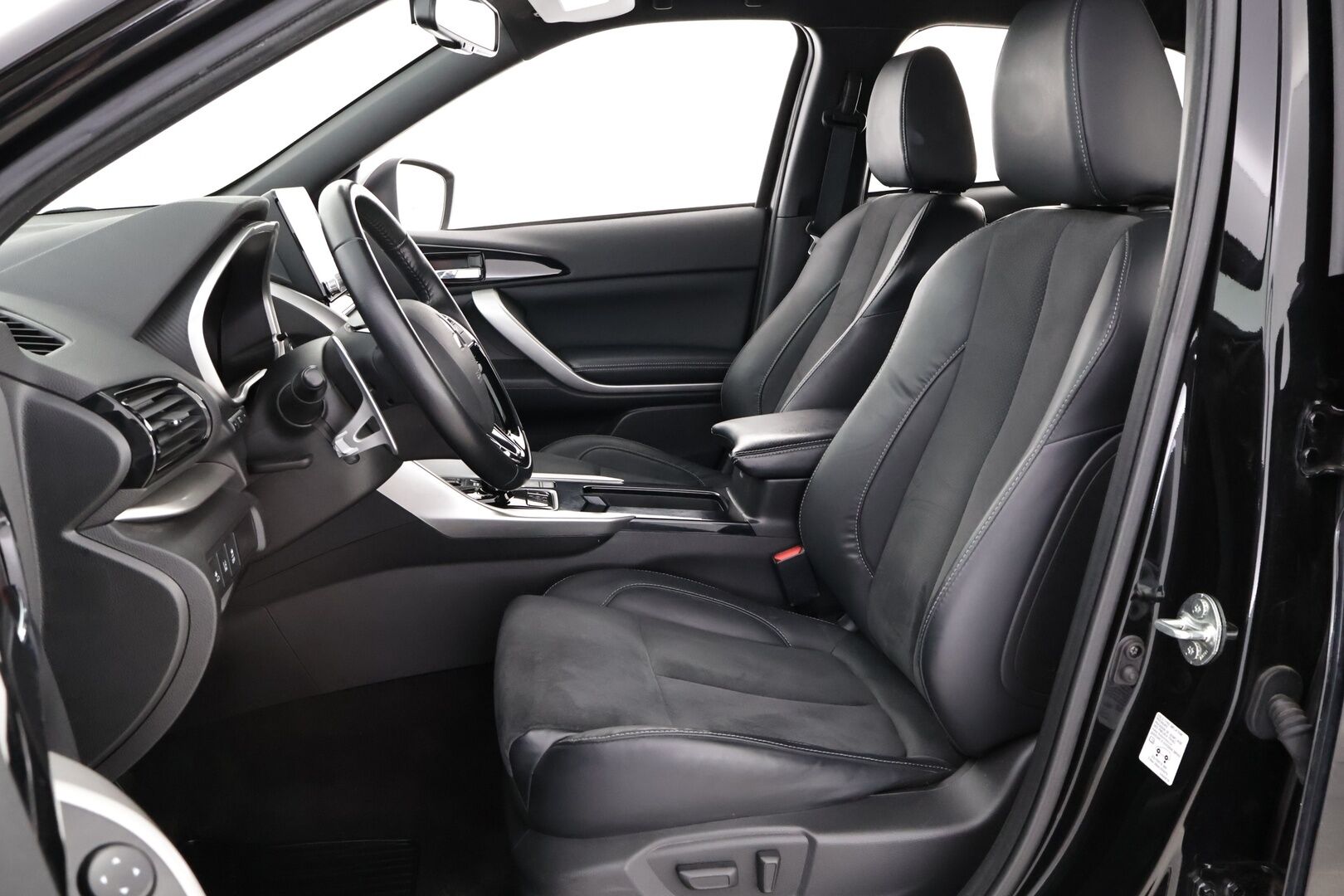 Mitsubishi ECLIPSE CROSS 2022 2.4 PHEV Instyle 4WD - 1OM Suomiauto | Vetokoukku | Peruutuskamera | Puolinahkasisusta | Vakkari | Keyless | LKA | 2x Renkaat Alkuperäisvantein!