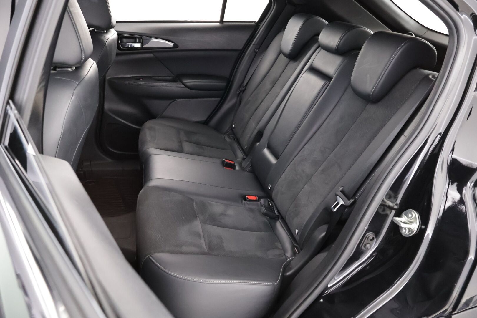 Mitsubishi ECLIPSE CROSS 2022 2.4 PHEV Instyle 4WD - 1OM Suomiauto | Vetokoukku | Peruutuskamera | Puolinahkasisusta | Vakkari | Keyless | LKA | 2x Renkaat Alkuperäisvantein!