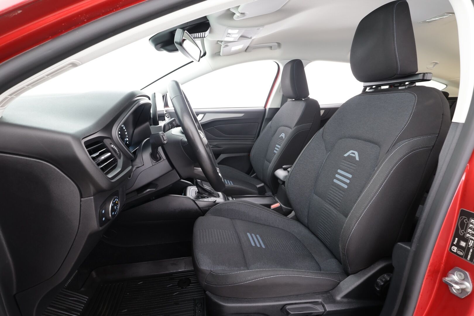 Ford Focus 2022 1.0 EcoBoost Hybrid Powershift 155hv A7 Active Style Wagon * ACC / LED / P.Kamera / Lohkolämmitin / Navi / Kaistavahti * - Koukku / Kahdet renkaat alumiini vanteilla / Merkkiliikkeen Huoltokirja