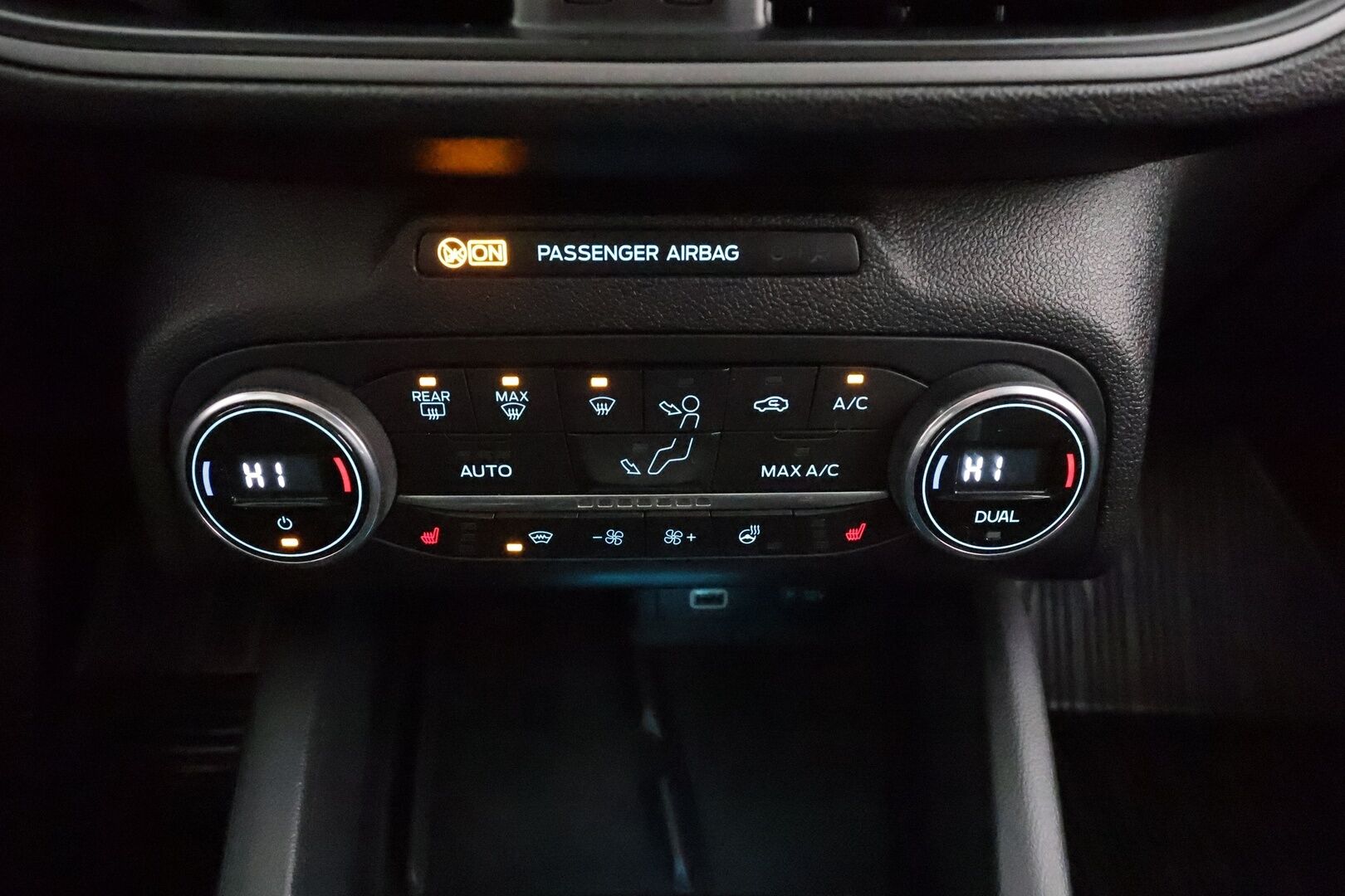 Ford Focus 2022 1.0 EcoBoost Hybrid Powershift 155hv A7 Active Style Wagon * ACC / LED / P.Kamera / Lohkolämmitin / Navi / Kaistavahti * - Koukku / Kahdet renkaat alumiini vanteilla / Merkkiliikkeen Huoltokirja