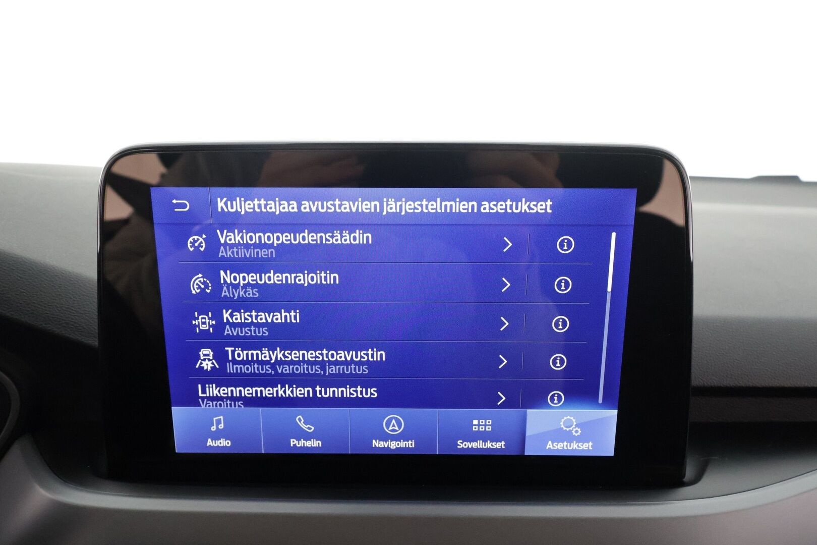 Ford Focus 2022 1.0 EcoBoost Hybrid Powershift 155hv A7 Active Style Wagon * ACC / LED / P.Kamera / Lohkolämmitin / Navi / Kaistavahti * - Koukku / Kahdet renkaat alumiini vanteilla / Merkkiliikkeen Huoltokirja