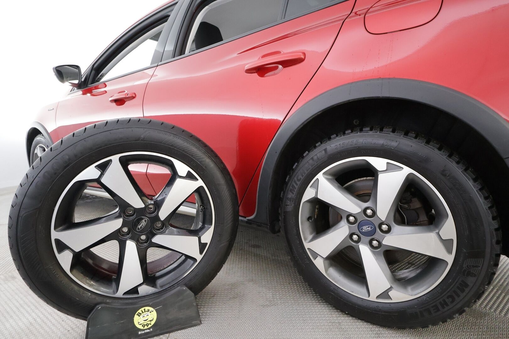 Ford Focus 2022 1.0 EcoBoost Hybrid Powershift 155hv A7 Active Style Wagon * ACC / LED / P.Kamera / Lohkolämmitin / Navi / Kaistavahti * - Koukku / Kahdet renkaat alumiini vanteilla / Merkkiliikkeen Huoltokirja