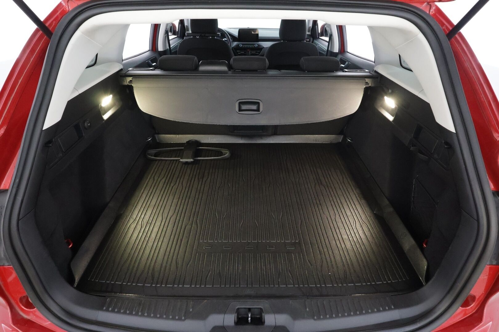 Ford Focus 2022 1.0 EcoBoost Hybrid Powershift 155hv A7 Active Style Wagon * ACC / LED / P.Kamera / Lohkolämmitin / Navi / Kaistavahti * - Koukku / Kahdet renkaat alumiini vanteilla / Merkkiliikkeen Huoltokirja