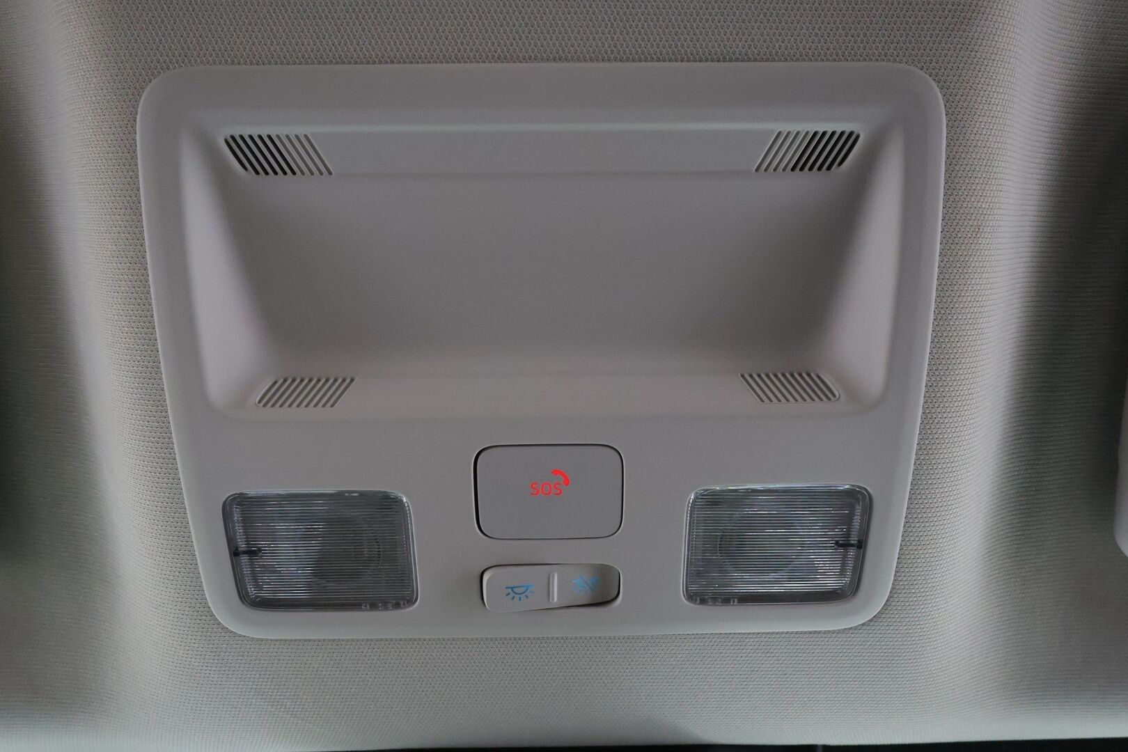 Ford Focus 2022 1.0 EcoBoost Hybrid Powershift 155hv A7 Active Style Wagon * ACC / LED / P.Kamera / Lohkolämmitin / Navi / Kaistavahti * - Koukku / Kahdet renkaat alumiini vanteilla / Merkkiliikkeen Huoltokirja