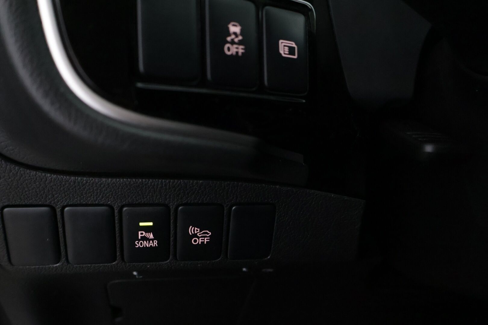 Mitsubishi Outlander PHEV 2017 Intense Business 4WD 5P - Intense Business 4WD 5P | Lämmitettävä ratti | Webasto | Koukku | Vakkari | Keyless
