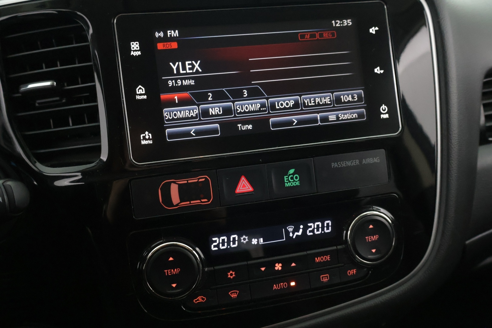 Mitsubishi Outlander PHEV 2017 Intense Business 4WD 5P - Intense Business 4WD 5P | Lämmitettävä ratti | Webasto | Koukku | Vakkari | Keyless