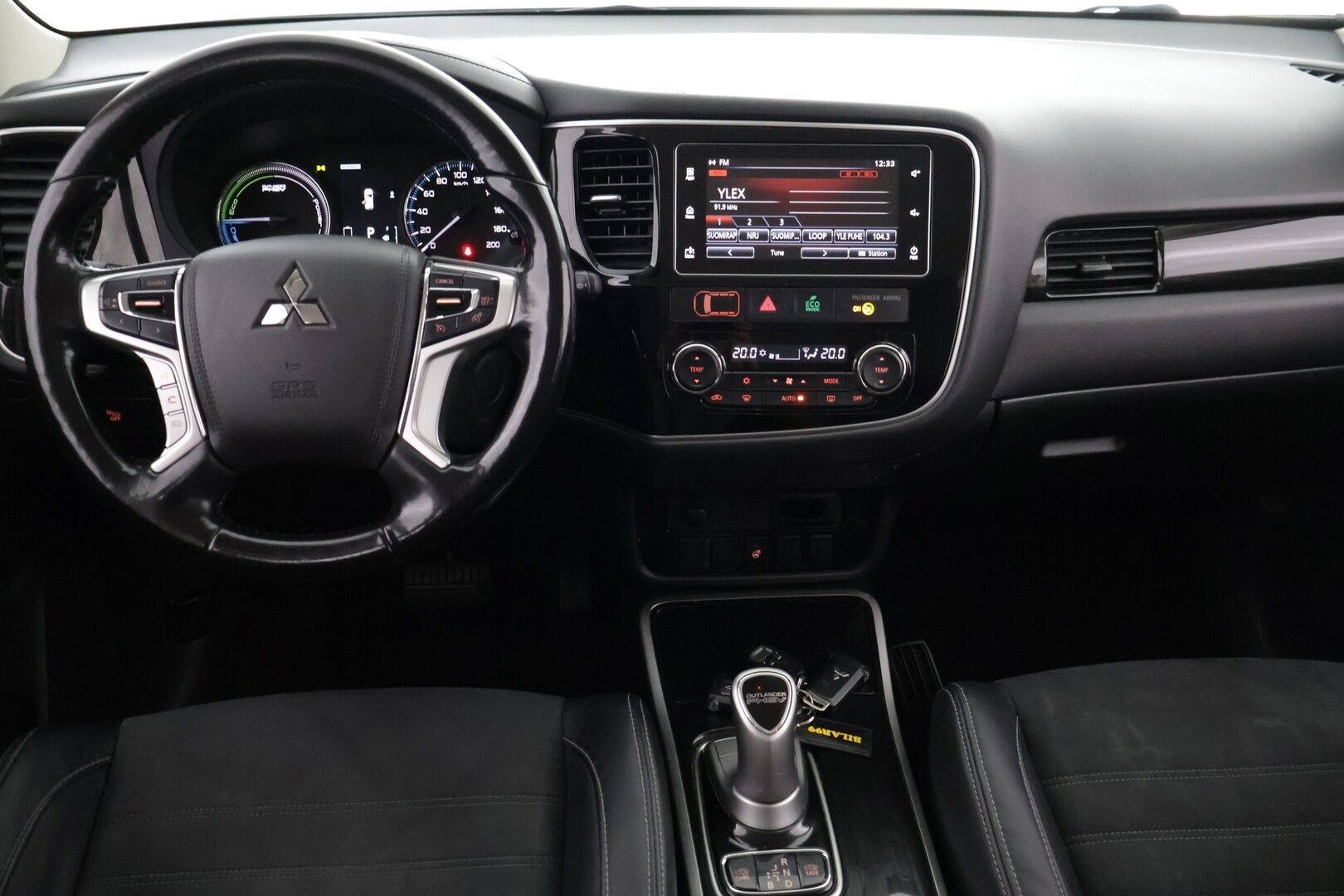 Mitsubishi Outlander PHEV 2017 Intense Business 4WD 5P - Intense Business 4WD 5P | Lämmitettävä ratti | Webasto | Koukku | Vakkari | Keyless