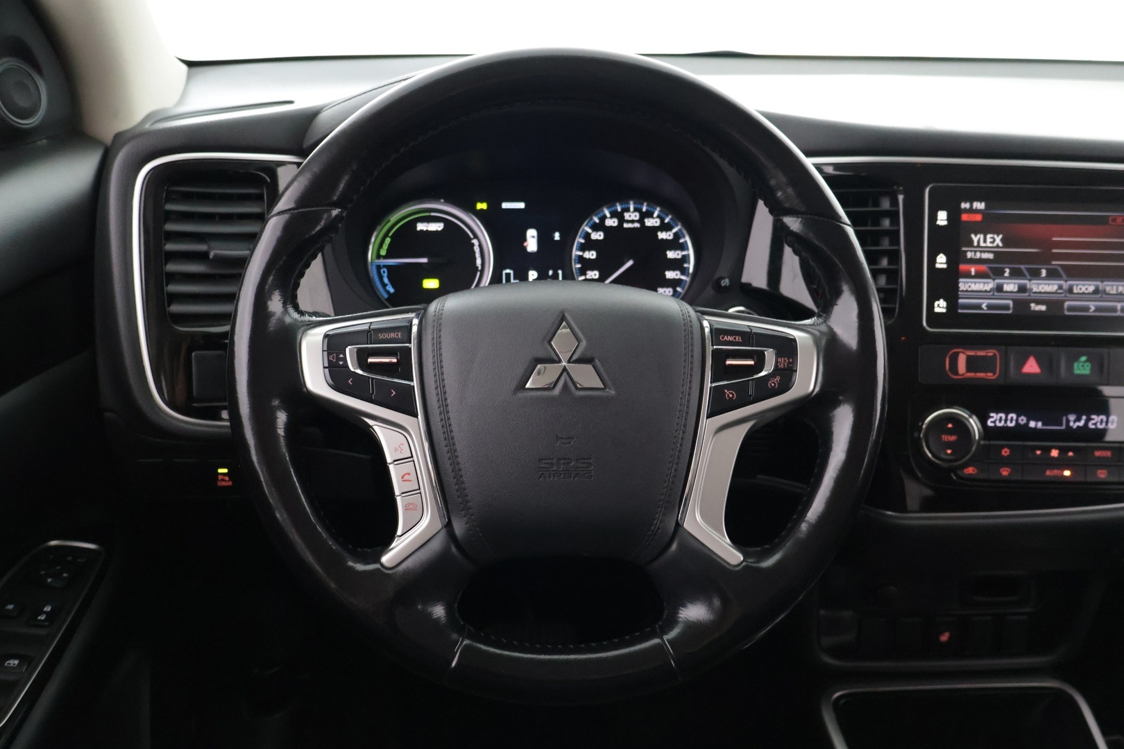 Mitsubishi Outlander PHEV 2017 Intense Business 4WD 5P - Intense Business 4WD 5P | Lämmitettävä ratti | Webasto | Koukku | Vakkari | Keyless