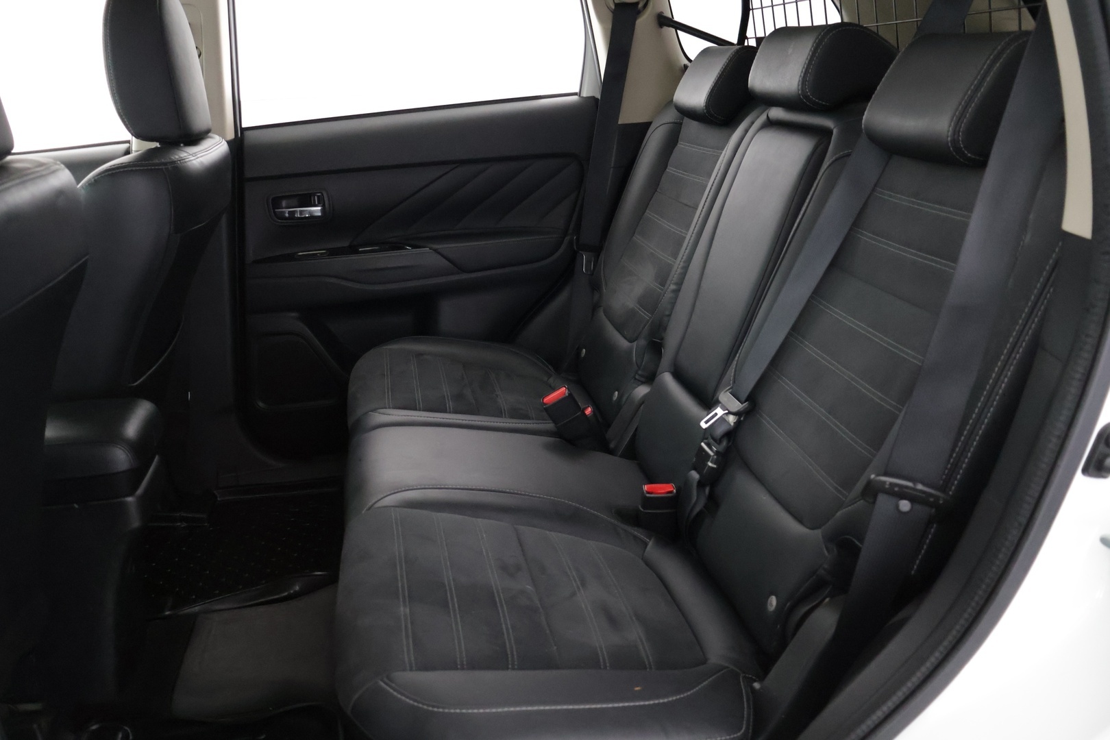 Mitsubishi Outlander PHEV 2017 Intense Business 4WD 5P - Intense Business 4WD 5P | Lämmitettävä ratti | Webasto | Koukku | Vakkari | Keyless
