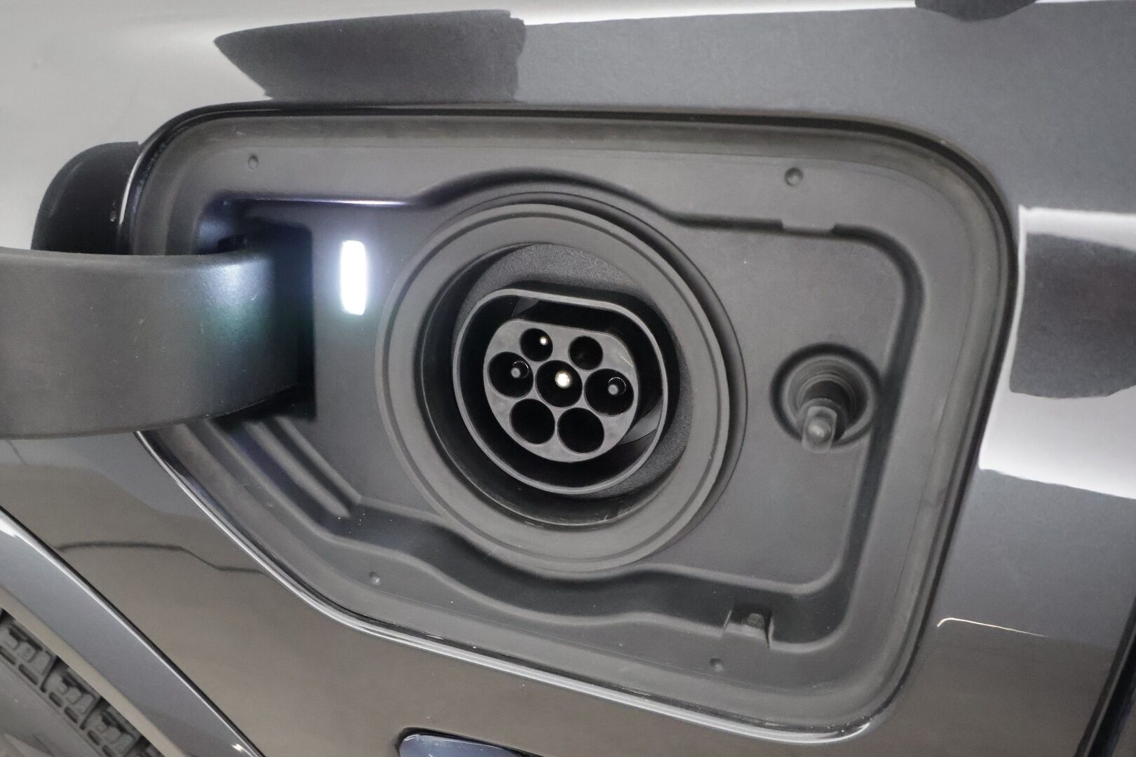 BMW X3 2020 G01 xDrive 30e A Business M Sport * ACC / Koukku / Akkukäyttöinen lisälämmitin / Adapt LED / Hifi / 360-Kamera / Nahat * - Merkkihuollettu / 2x Lataus / Kahdet Renkaat