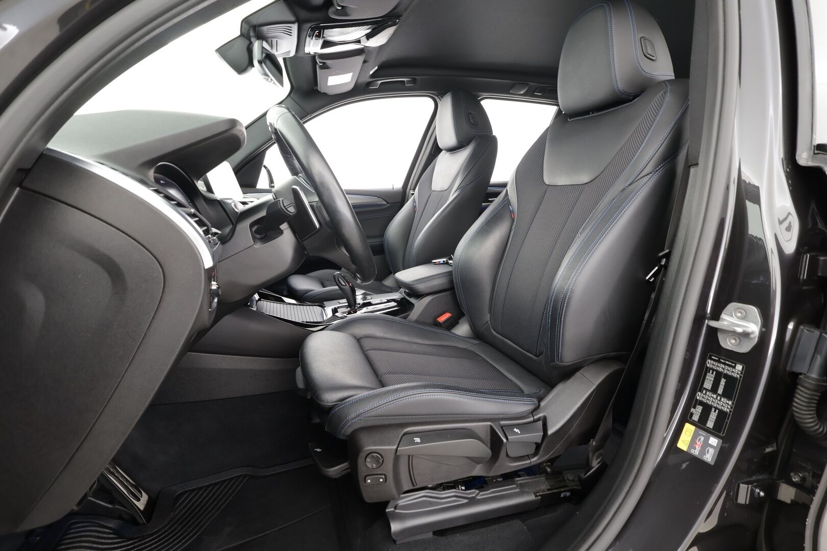 BMW X3 2020 G01 xDrive 30e A Business M Sport * ACC / Koukku / Akkukäyttöinen lisälämmitin / Adapt LED / Hifi / 360-Kamera / Nahat * - Merkkihuollettu / 2x Lataus / Kahdet Renkaat