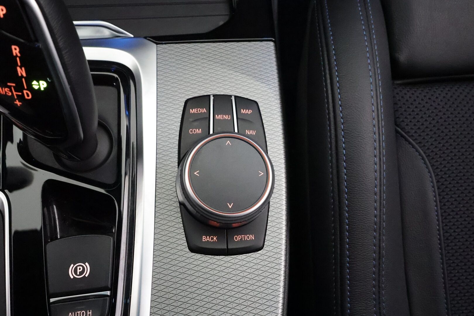 BMW X3 2020 G01 xDrive 30e A Business M Sport * ACC / Koukku / Akkukäyttöinen lisälämmitin / Adapt LED / Hifi / 360-Kamera / Nahat * - Merkkihuollettu / 2x Lataus / Kahdet Renkaat