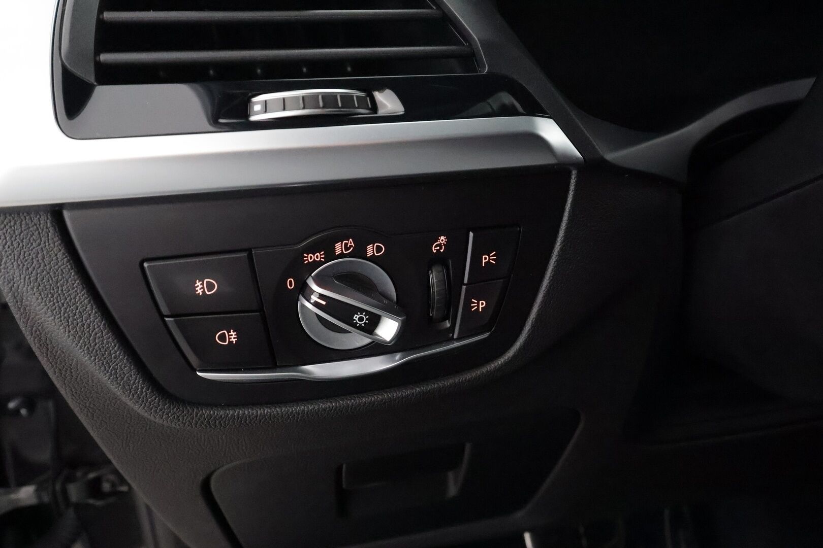 BMW X3 2020 G01 xDrive 30e A Business M Sport * ACC / Koukku / Akkukäyttöinen lisälämmitin / Adapt LED / Hifi / 360-Kamera / Nahat * - Merkkihuollettu / 2x Lataus / Kahdet Renkaat