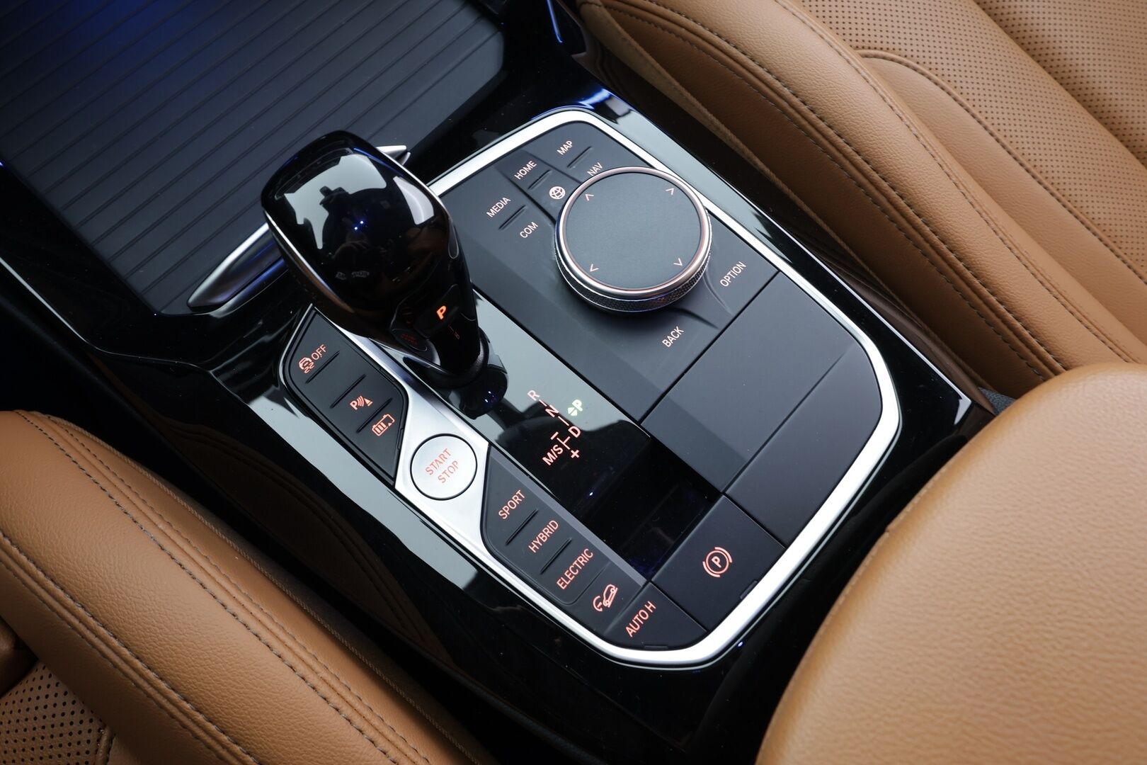 BMW X3 2022 G01 xDrive 30e A Charged Edition * HiFi / Sportnahat / LED / P.Kamera / Navi / Digimittaristo * - 1-om Suomi-auto / Kahdet renkaat aluvanteilla / 2x Latauskaapelit / Merkkihuollot - HULLUT AVAJAISHULINAT KORKOTARJOUS 3,29 %