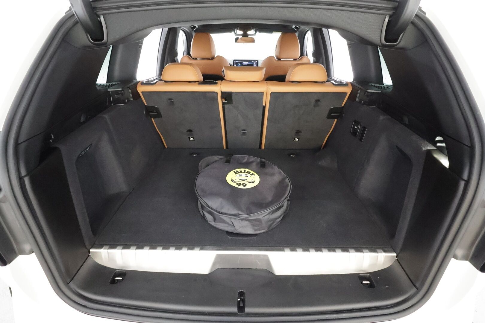 BMW X3 2022 G01 xDrive 30e A Charged Edition * HiFi / Sportnahat / LED / P.Kamera / Navi / Digimittaristo * - 1-om Suomi-auto / Kahdet renkaat aluvanteilla / 2x Latauskaapelit / Merkkihuollot - HULLUT AVAJAISHULINAT KORKOTARJOUS 3,29 %