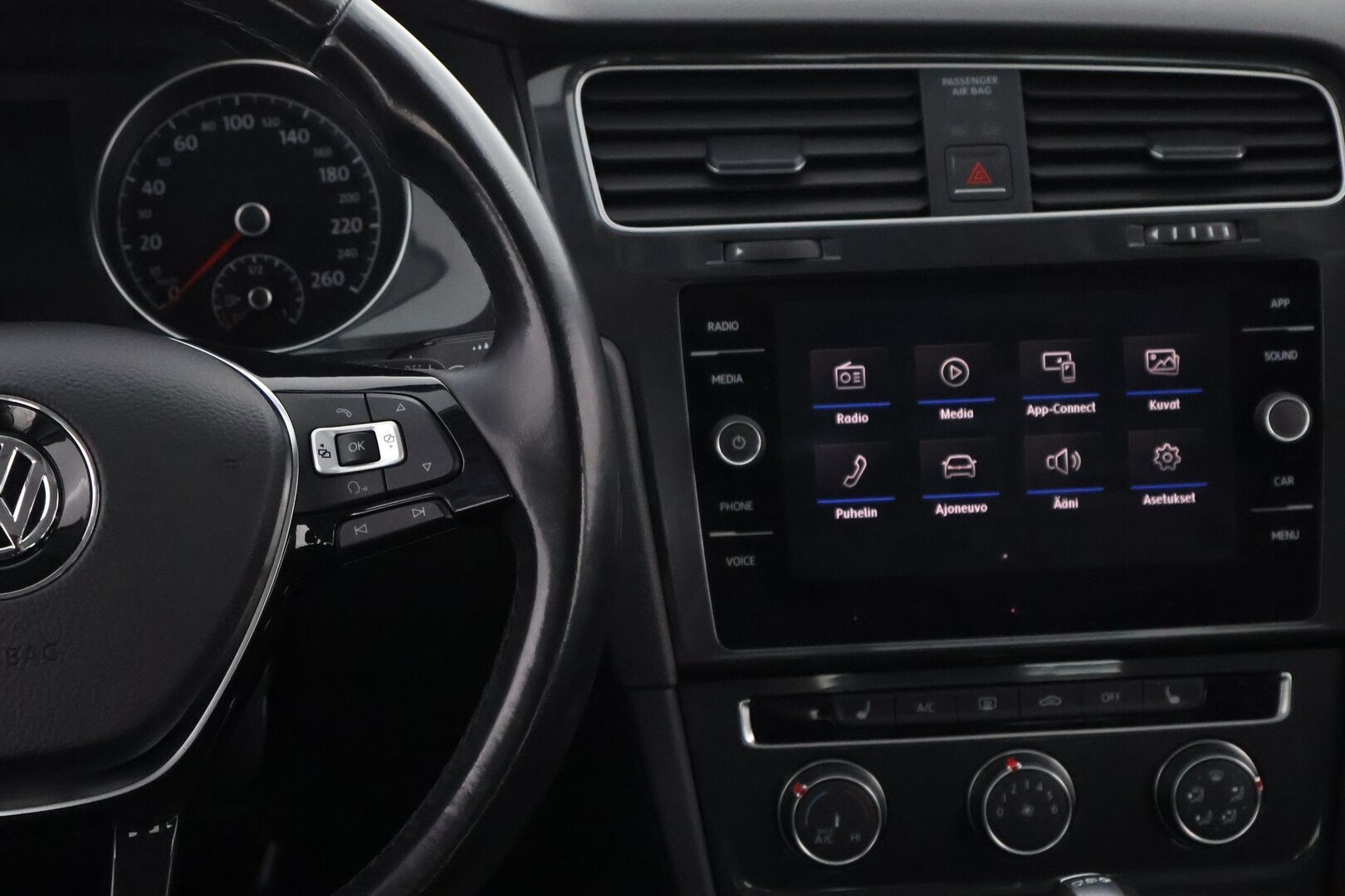 Volkswagen Golf 2017 Variant Highline 1,4 TGI 81 kW (110 hv) Bluemotion DSG-automaatti - Adapt.Vakkari / Vetokoukku / Lohko & Sisäpistoke / Apple&Android / Peruutustutkat / Front Assist / Jakopää juuri tehty!