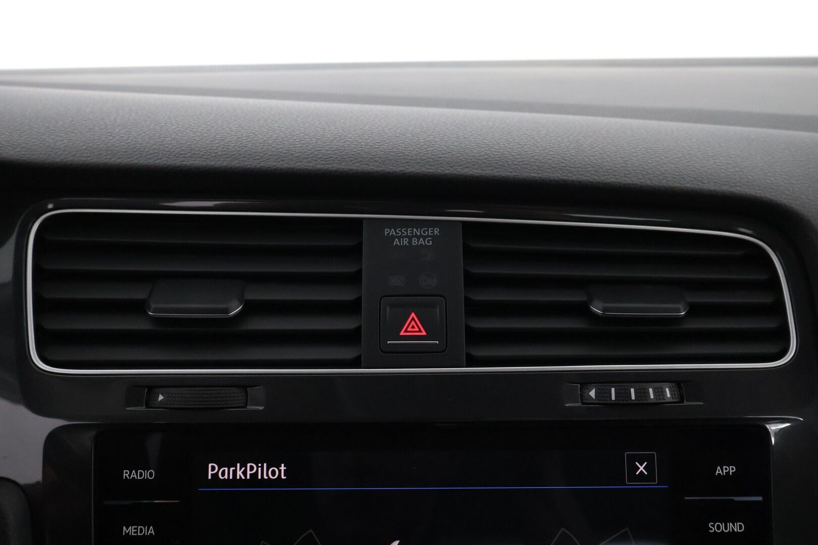 Volkswagen Golf 2017 Variant Highline 1,4 TGI 81 kW (110 hv) Bluemotion DSG-automaatti - Adapt.Vakkari / Vetokoukku / Lohko & Sisäpistoke / Apple&Android / Peruutustutkat / Front Assist / Jakopää juuri tehty!