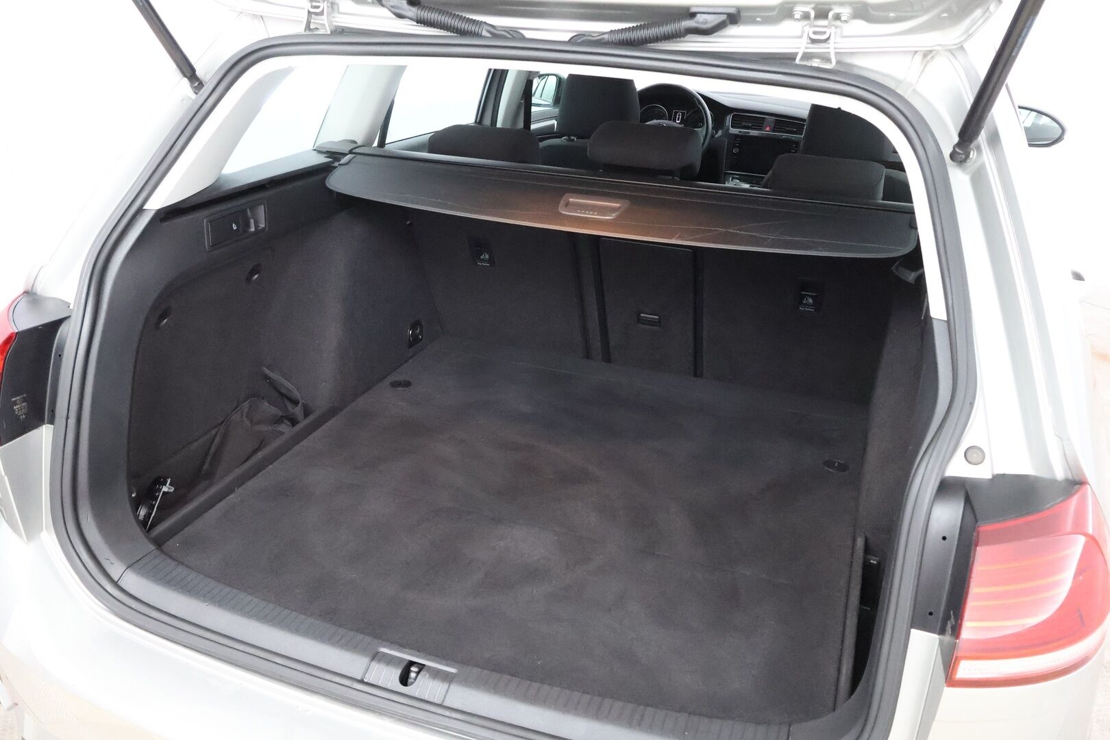 Volkswagen Golf 2017 Variant Highline 1,4 TGI 81 kW (110 hv) Bluemotion DSG-automaatti - Adapt.Vakkari / Vetokoukku / Lohko & Sisäpistoke / Apple&Android / Peruutustutkat / Front Assist / Jakopää juuri tehty!