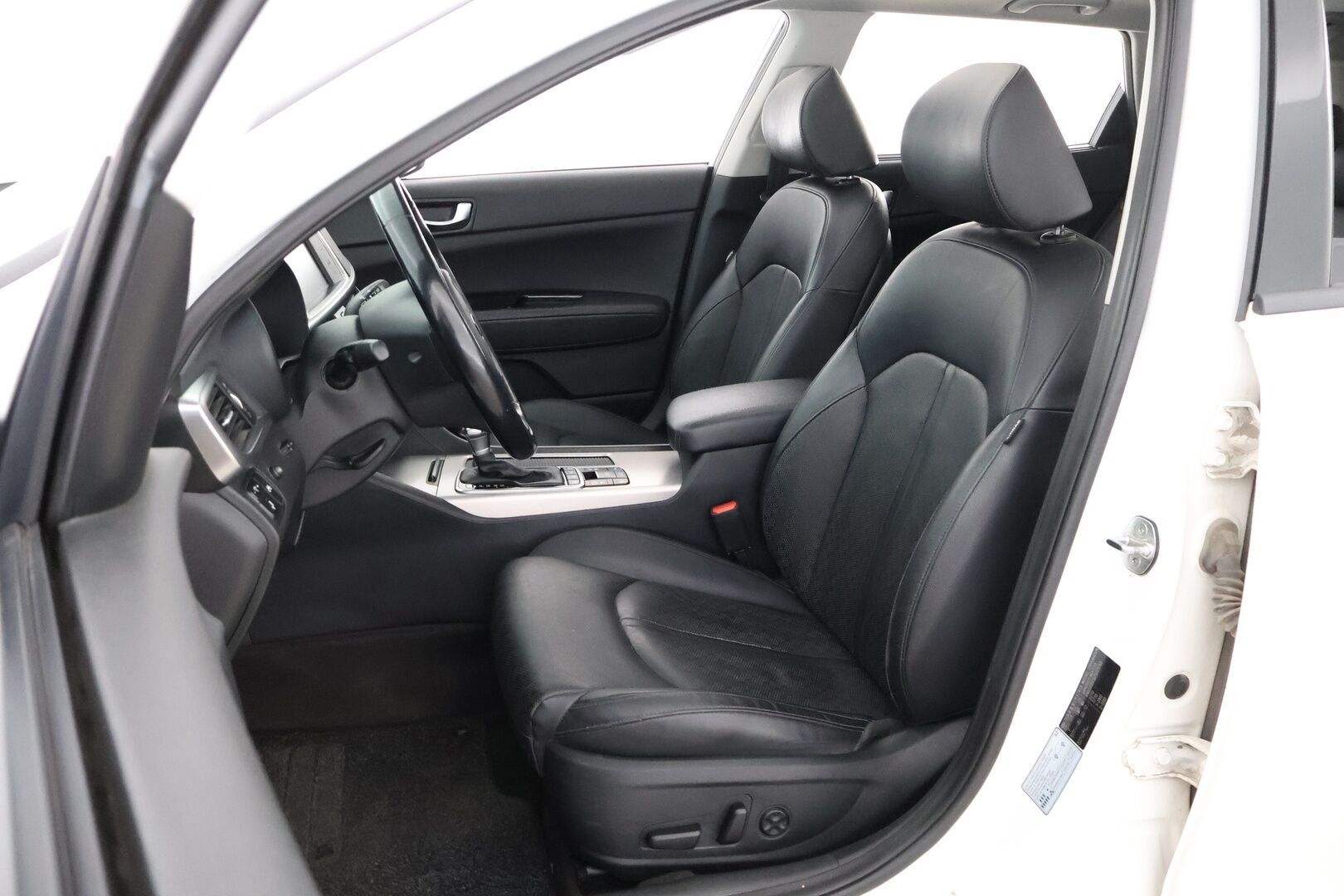 KIA OPTIMA 2018 2.0 GDI PHEV Business Luxury SW A/T - Webasto / Adapt.Vakkari / Panorama / Harman&Kardon / 360-Kamera / Ilmastoidut Nahat / Vetokoukku / Adapt.LED / Supervarusteilla!