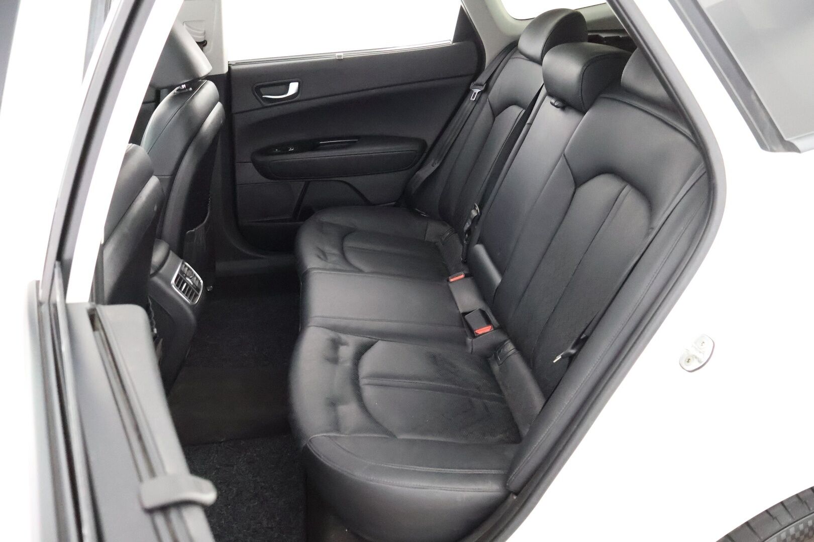 KIA OPTIMA 2018 2.0 GDI PHEV Business Luxury SW A/T - Webasto / Adapt.Vakkari / Panorama / Harman&Kardon / 360-Kamera / Ilmastoidut Nahat / Vetokoukku / Adapt.LED / Supervarusteilla!
