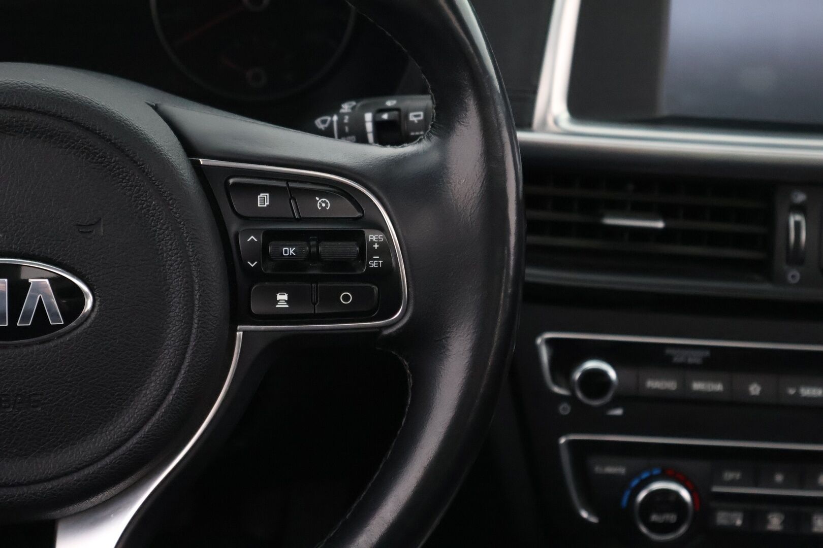 KIA OPTIMA 2018 2.0 GDI PHEV Business Luxury SW A/T - Webasto / Adapt.Vakkari / Panorama / Harman&Kardon / 360-Kamera / Ilmastoidut Nahat / Vetokoukku / Adapt.LED / Supervarusteilla!