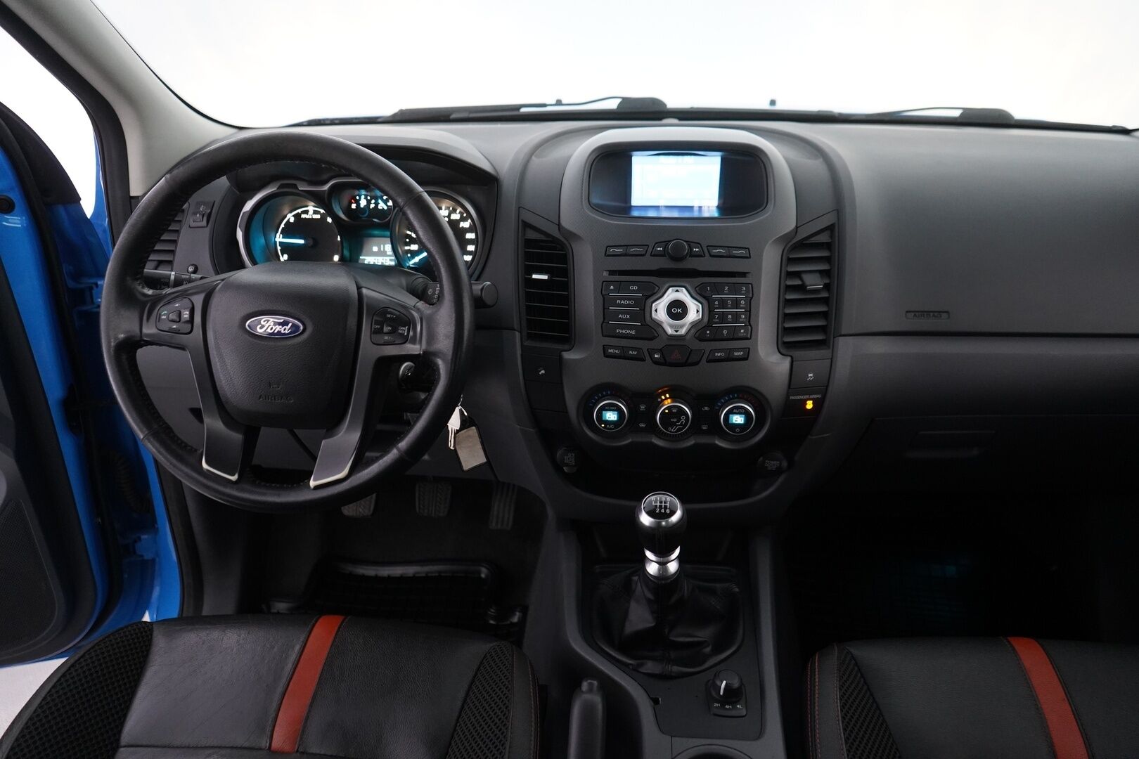 FORD RANGER 2014 3.2TDCi Wildtrak 200hv *Kamera / Koukku / Vakkari / Tutka / Bluetooth / Nav / Lavapeite* - 3500kg vetokyky / Huollettu 8.2025 / Kahdet renkaat + Vanteet