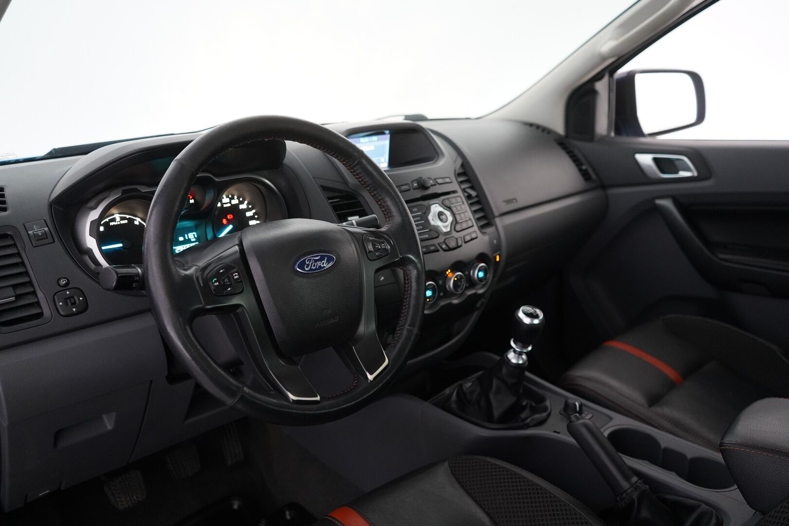 FORD RANGER 2014 3.2TDCi Wildtrak 200hv *Kamera / Koukku / Vakkari / Tutka / Bluetooth / Nav / Lavapeite* - 3500kg vetokyky / Huollettu 8.2025 / Kahdet renkaat + Vanteet