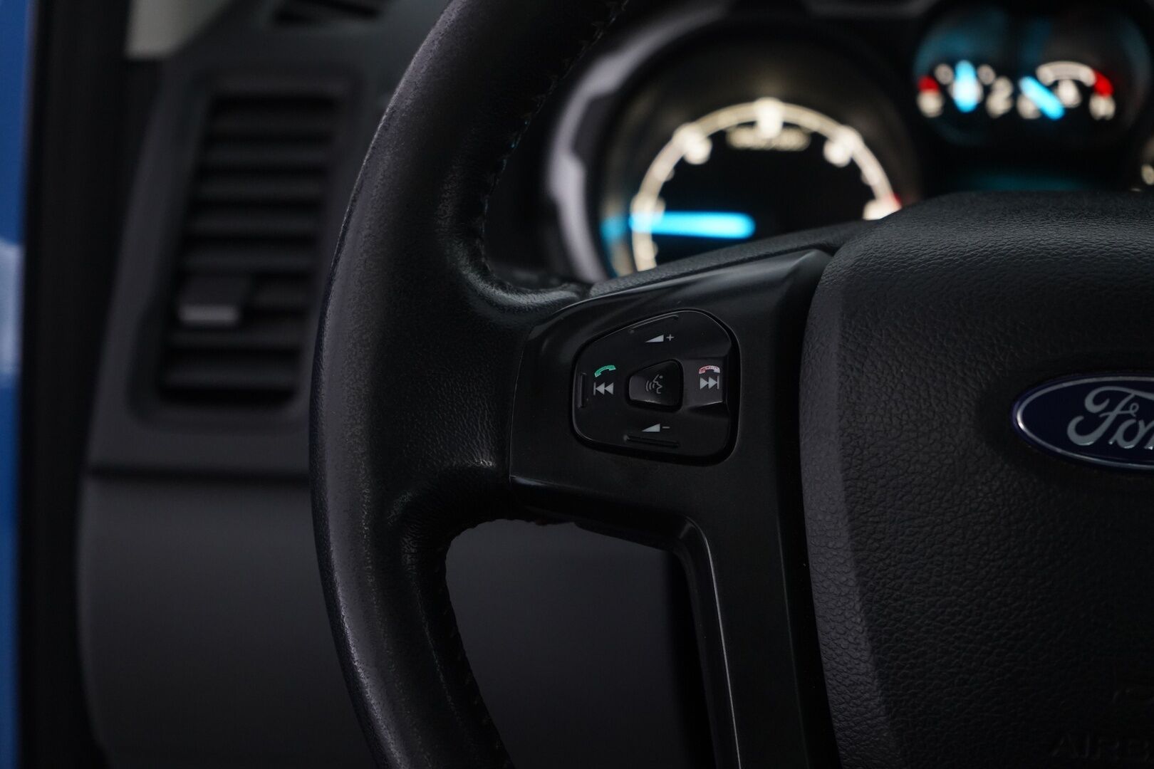 FORD RANGER 2014 3.2TDCi Wildtrak 200hv *Kamera / Koukku / Vakkari / Tutka / Bluetooth / Nav / Lavapeite* - 3500kg vetokyky / Huollettu 8.2025 / Kahdet renkaat + Vanteet