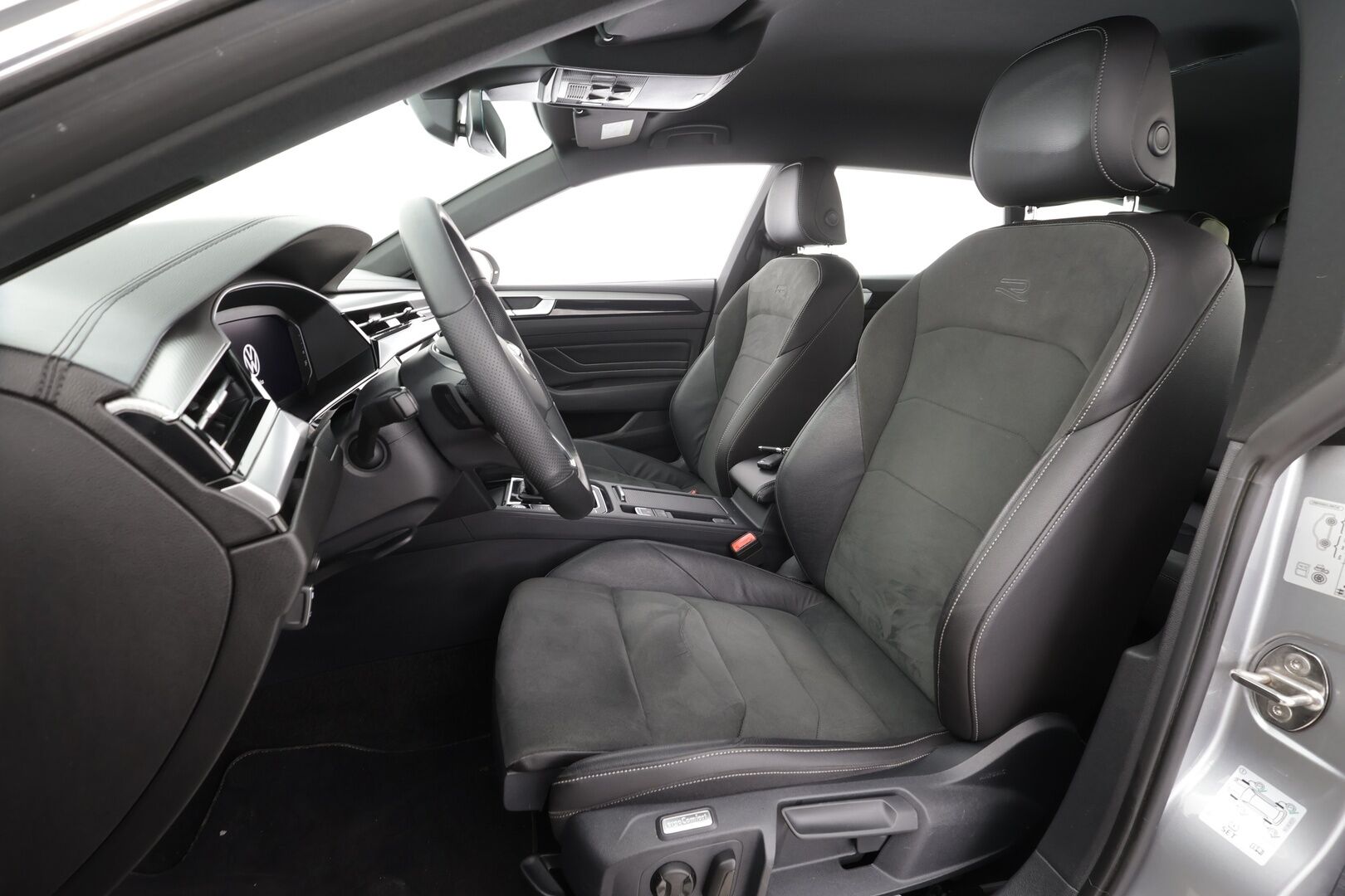 Volkswagen Arteon 2023 Shooting Brake R-Line eHybrid 160 kW DSG-automaatti * Webasto / Adapt.Vakkari / Nahka-Alcantara / Vetokoukku / KeyLess / Navi - iQ Matrix LED / 1OM Suomiauto / ALV - HULLUT AVAJAISHULINAT KORKOTARJOUS 3,29 %