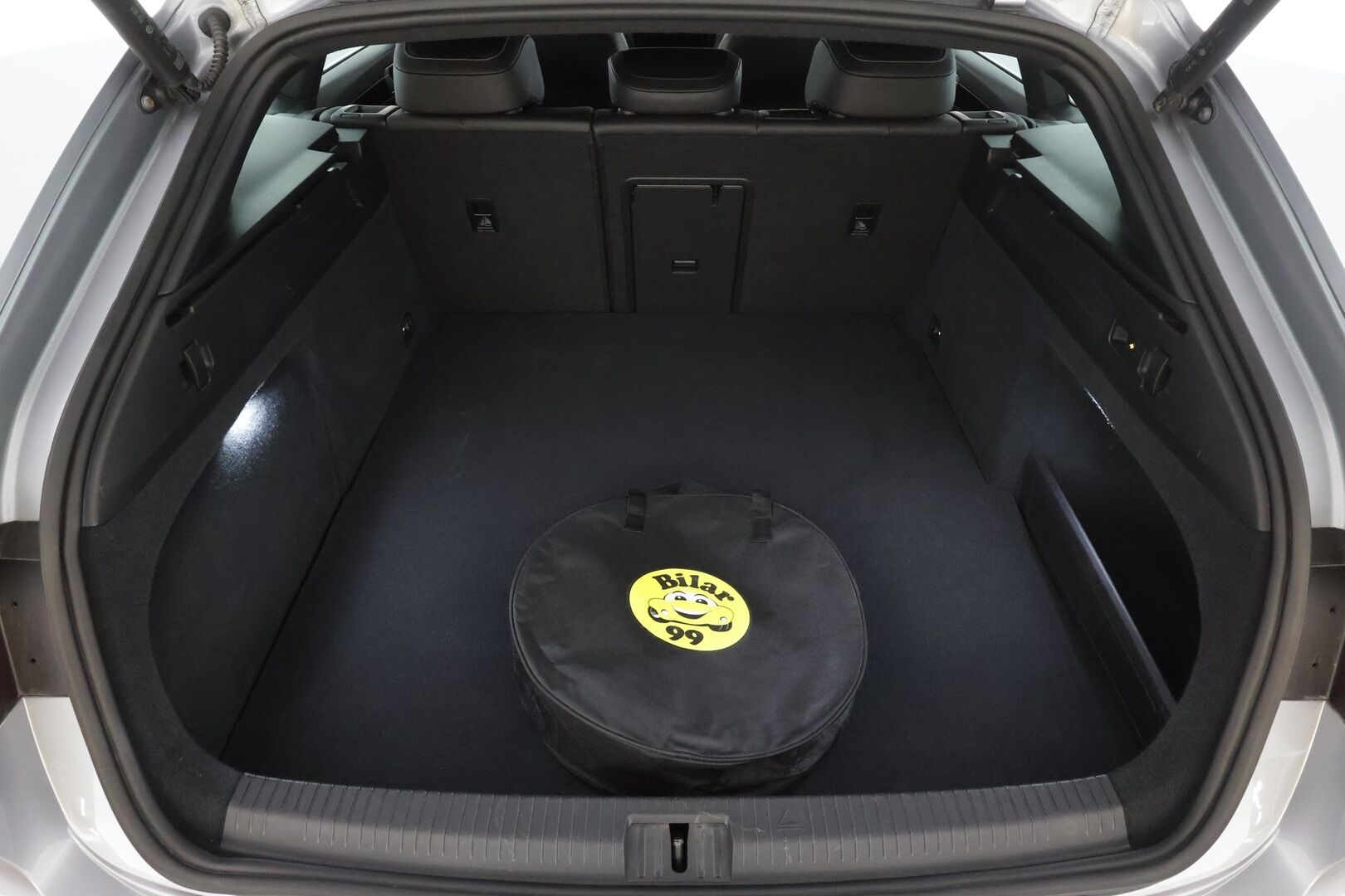 Volkswagen Arteon 2023 Shooting Brake R-Line eHybrid 160 kW DSG-automaatti * Webasto / Adapt.Vakkari / Nahka-Alcantara / Vetokoukku / KeyLess / Navi - iQ Matrix LED / 1OM Suomiauto / ALV - HULLUT AVAJAISHULINAT KORKOTARJOUS 3,29 %