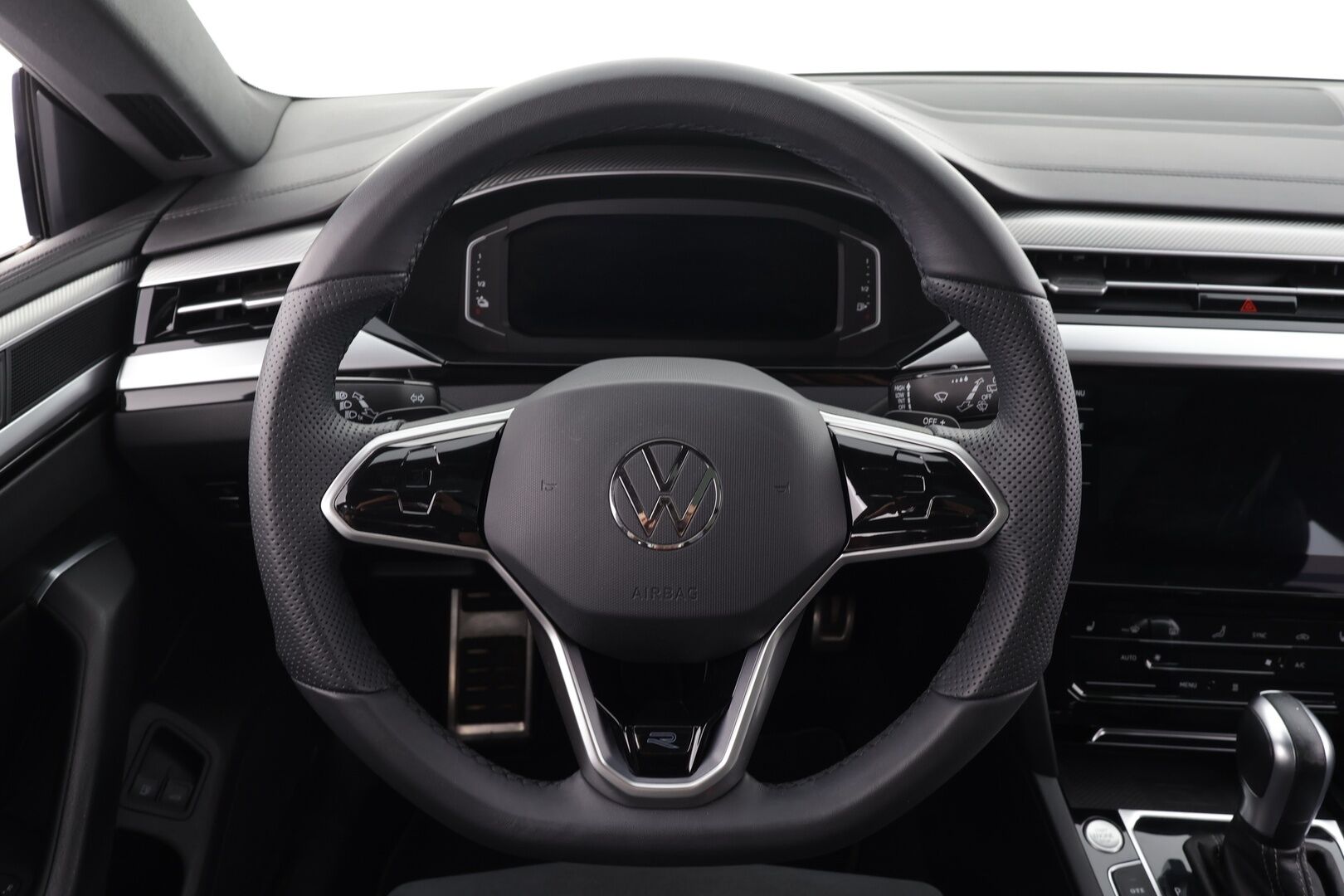 Volkswagen Arteon 2022 Shooting Brake R-Line eHybrid 160 kW DSG * Panorama / Webasto / Koukku / ACC / Adapt.LED / P.Kamera / Navi / HUD * - 1-om Suomi-auto / Akku kuntotarkastettu! / 2x Latauskaapelit / Kahdet renkaat / Merkkihuollot - HULLU BLACKWEEK KORKOTARJOUS 2,49%