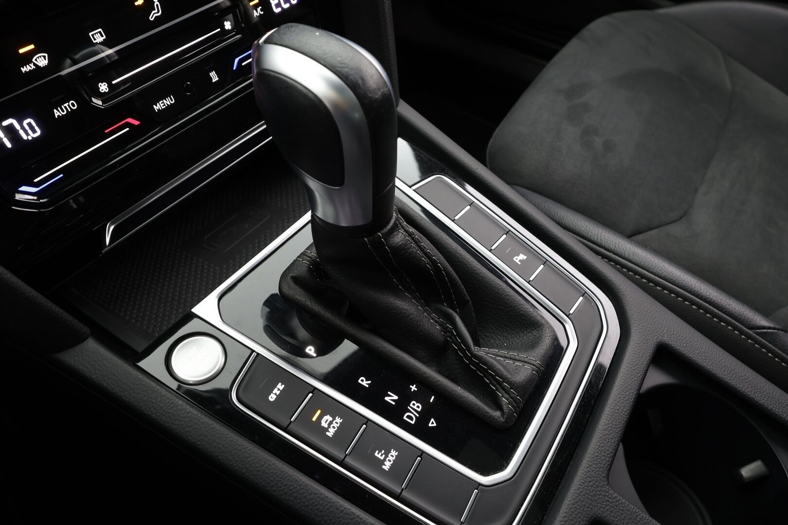 Volkswagen Arteon 2022 Shooting Brake R-Line eHybrid 160 kW DSG * Panorama / Webasto / Koukku / ACC / Adapt.LED / P.Kamera / Navi / HUD * - 1-om Suomi-auto / Akku kuntotarkastettu! / 2x Latauskaapelit / Kahdet renkaat / Merkkihuollot - HULLU BLACKWEEK KORKOTARJOUS 2,49%