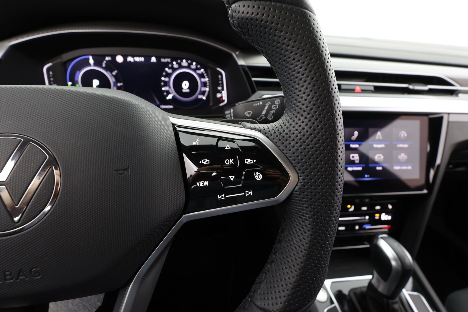 Volkswagen Arteon 2022 Shooting Brake R-Line eHybrid 160 kW DSG * Panorama / Webasto / Koukku / ACC / Adapt.LED / P.Kamera / Navi / HUD * - 1-om Suomi-auto / Akku kuntotarkastettu! / 2x Latauskaapelit / Kahdet renkaat / Merkkihuollot - HULLU BLACKWEEK KORKOTARJOUS 2,49%