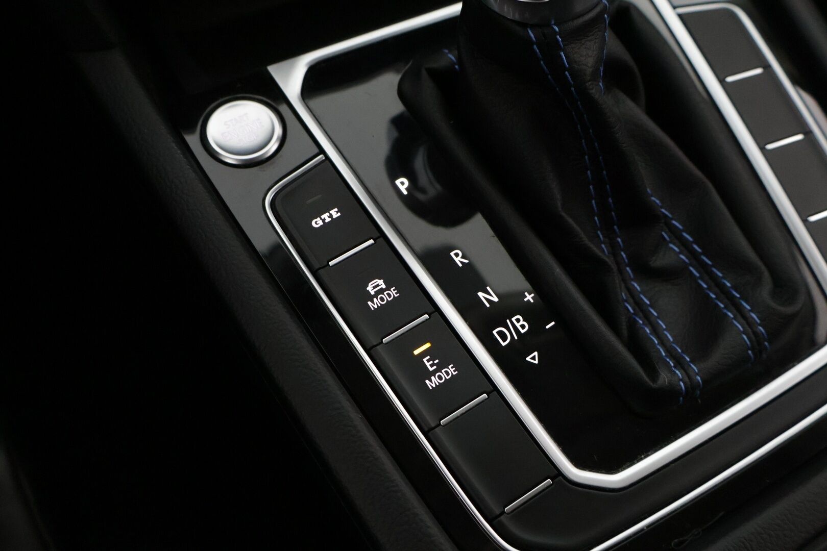Volkswagen Passat 2018 Variant GTE Plug-In Hybrid 160 kW (218 hv) DSG-automaatti - | Lane Assist | Navi | ACC | Keyless | Muistipenkki | Vetokoukku | Blis | 360 kamera | Webasto | ErgoComfort | Matrix LED |