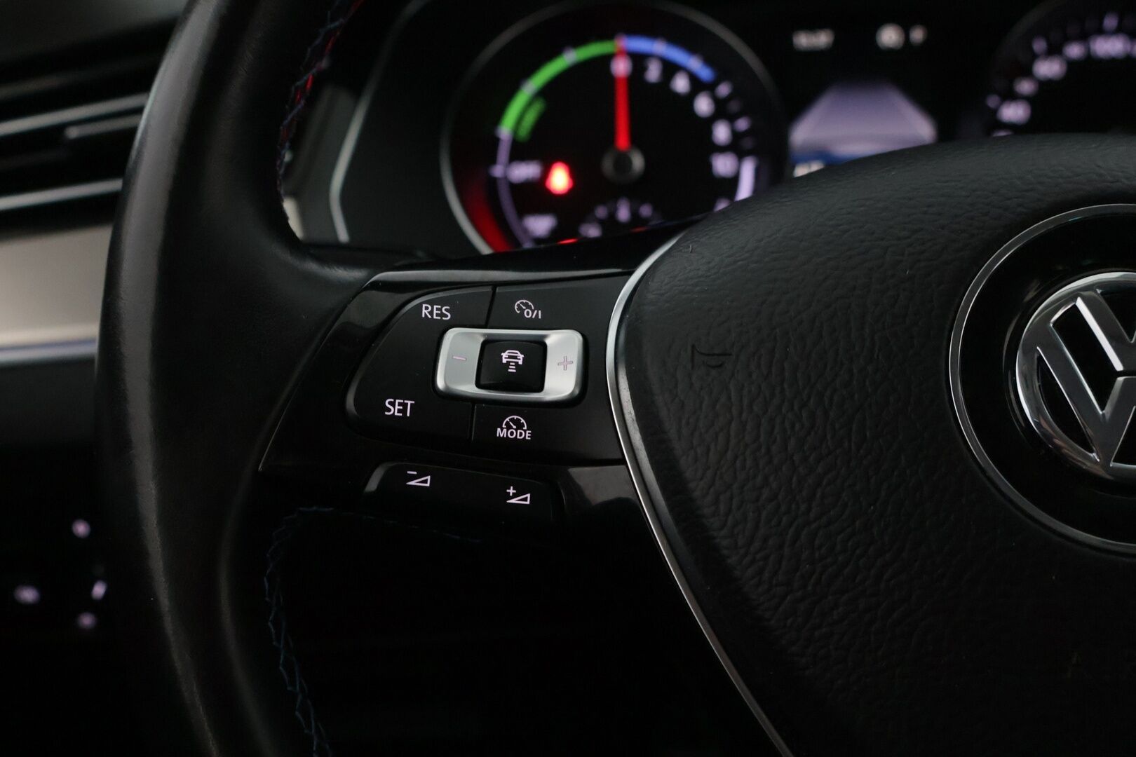 Volkswagen Passat 2018 Variant GTE Plug-In Hybrid 160 kW (218 hv) DSG-automaatti - | Lane Assist | Navi | ACC | Keyless | Muistipenkki | Vetokoukku | Blis | 360 kamera | Webasto | ErgoComfort | Matrix LED |