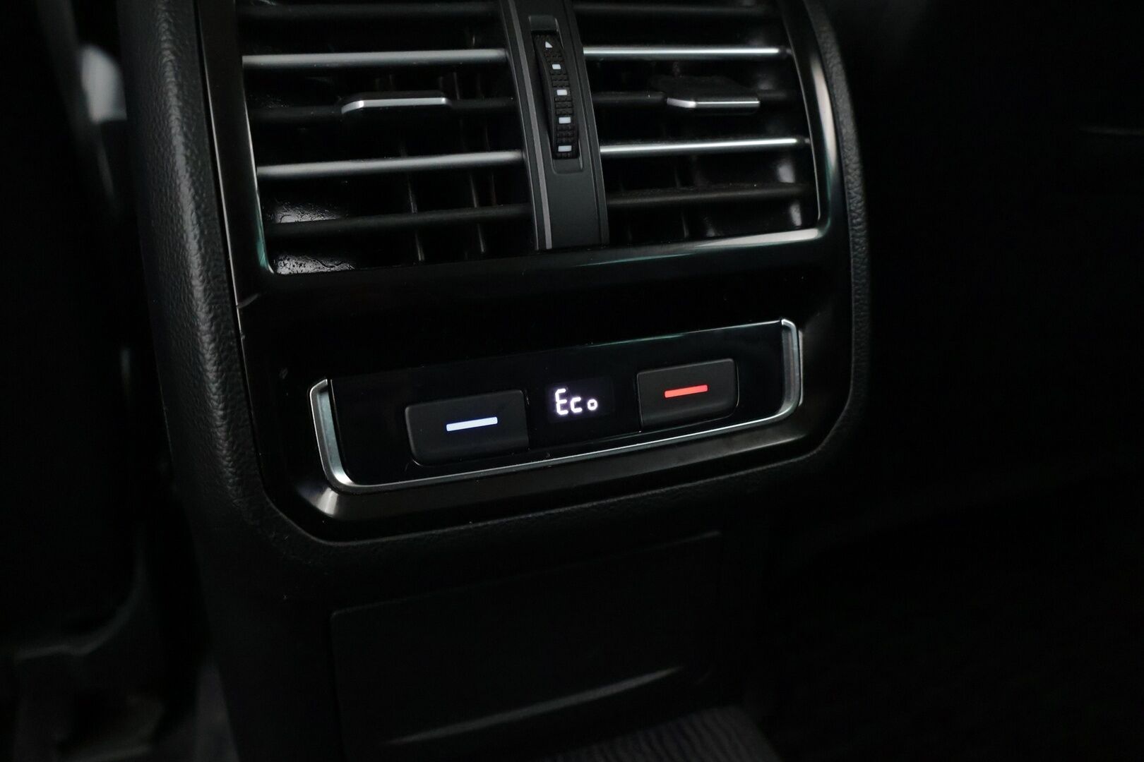 Volkswagen Passat 2018 Variant GTE Plug-In Hybrid 160 kW (218 hv) DSG-automaatti * ACC / BLIS / Matrix LED / 360 kamera / Webasto * - * Lane Assist / Navi / CarPlay / Keyless / Muistipenkki / Vetokoukku *