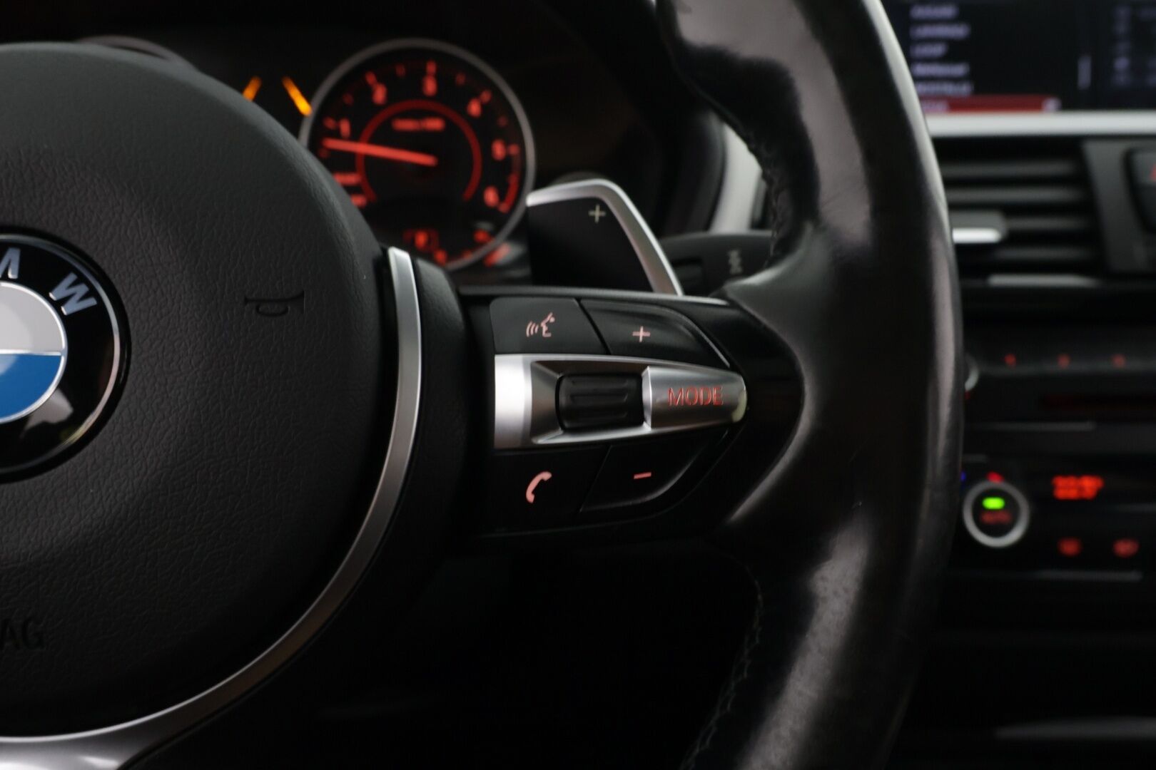 BMW 330 2013 F31 Touring 330d xDrive M-Sport *Panoraama / Muistipenkit / H&K / Adapti vakkari /  360° kamera* - Huippuvarusteltu 330d Xdrive seuraavalle omistajalle