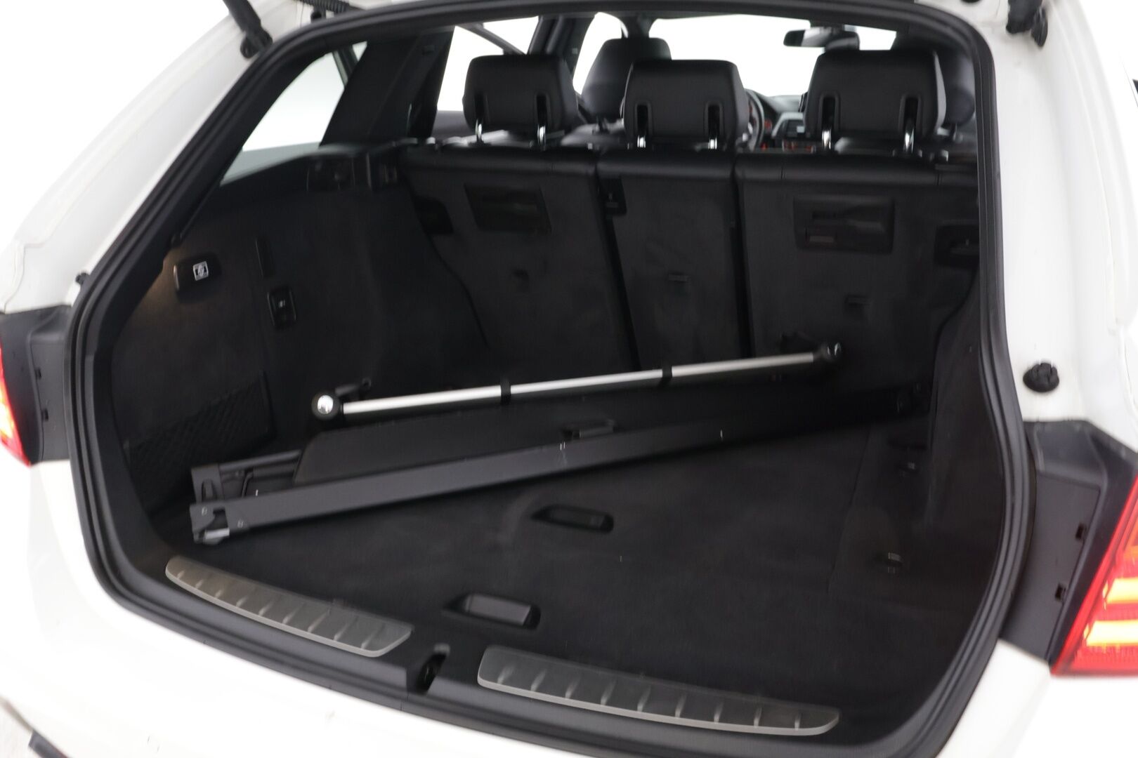 BMW 330 2013 F31 Touring 330d xDrive M-Sport *Panoraama / Muistipenkit / H&K / Adapti vakkari /  360° kamera* - Huippuvarusteltu 330d Xdrive seuraavalle omistajalle