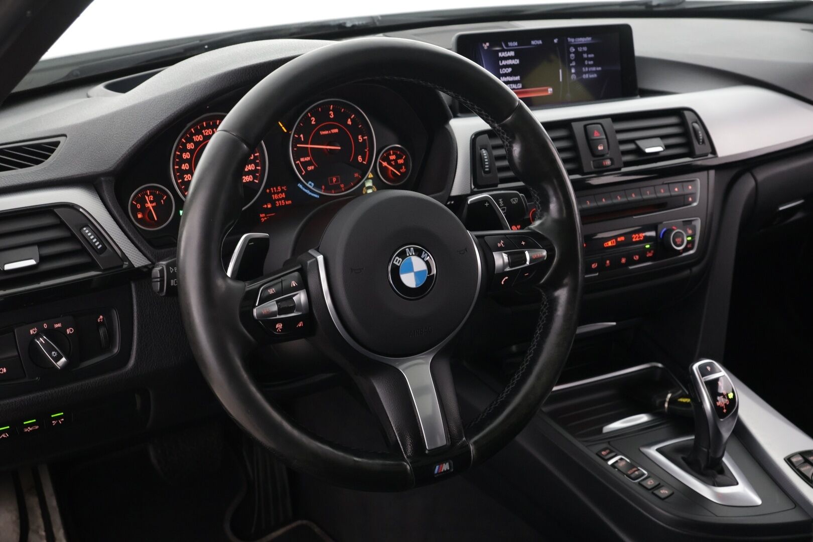 BMW 330 2013 F31 Touring 330d xDrive M-Sport *Panoraama / Muistipenkit / H&K / Adapti vakkari /  360° kamera* - Huippuvarusteltu 330d Xdrive seuraavalle omistajalle