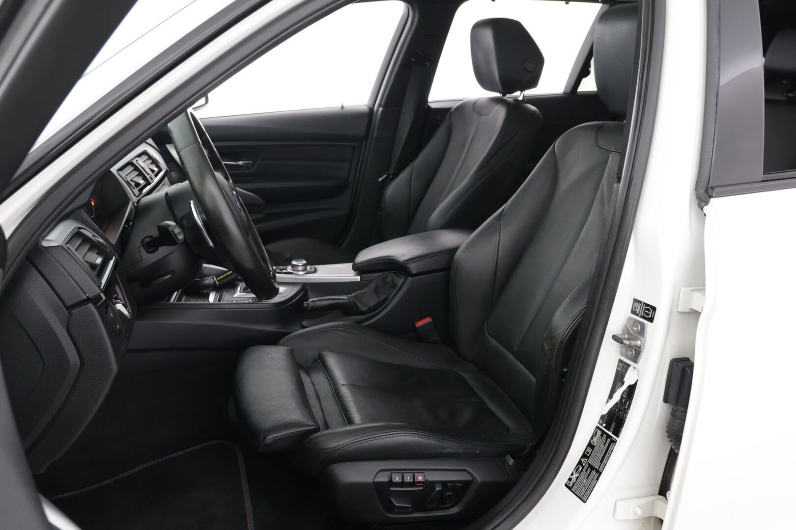 BMW 330 2013 F31 Touring 330d xDrive M-Sport *Panoraama / Muistipenkit / H&K / Adapti vakkari /  360° kamera* - Huippuvarusteltu 330d Xdrive seuraavalle omistajalle