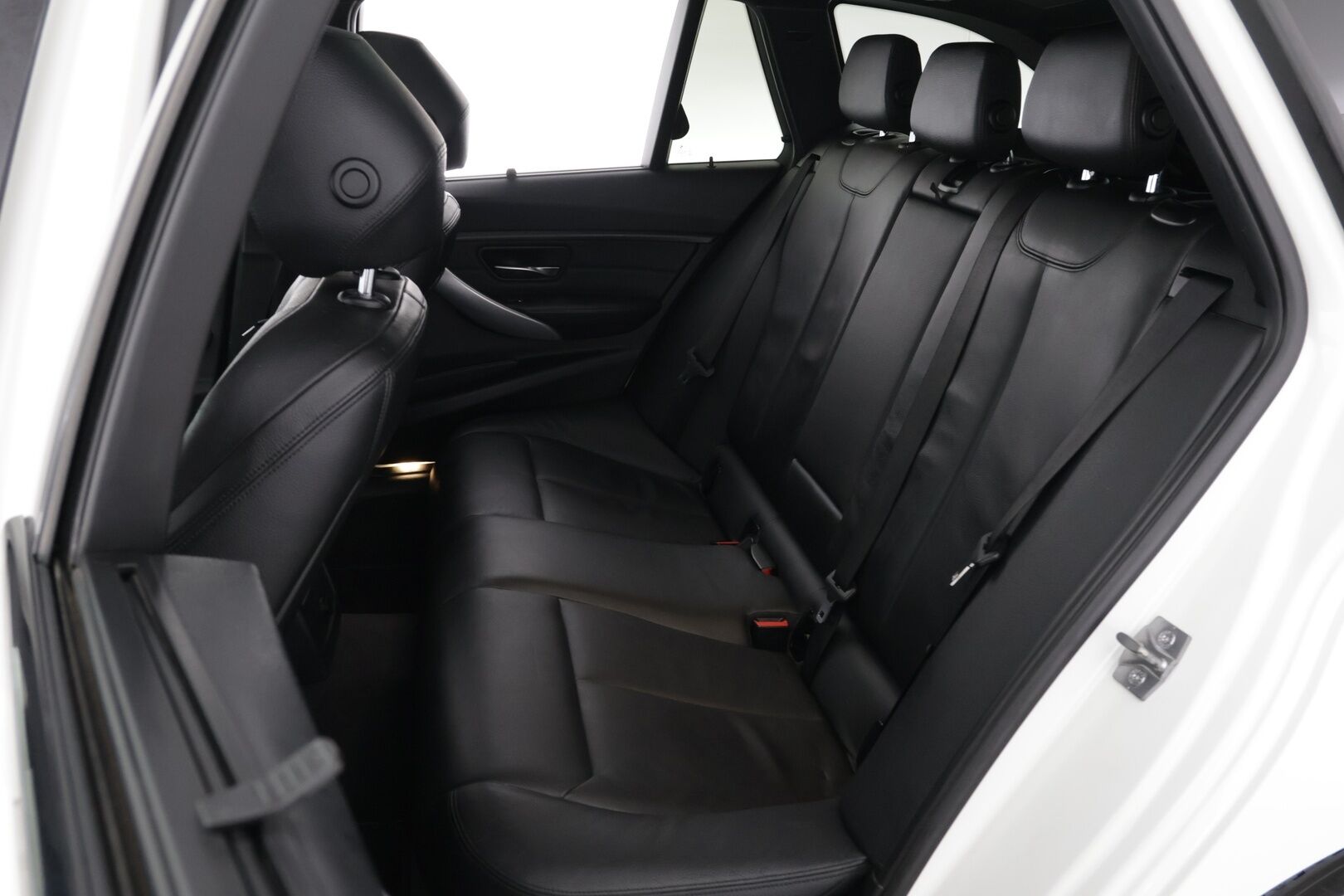 BMW 330 2013 F31 Touring 330d xDrive M-Sport *Panoraama / Muistipenkit / H&K / Adapti vakkari /  360° kamera* - Huippuvarusteltu 330d Xdrive seuraavalle omistajalle