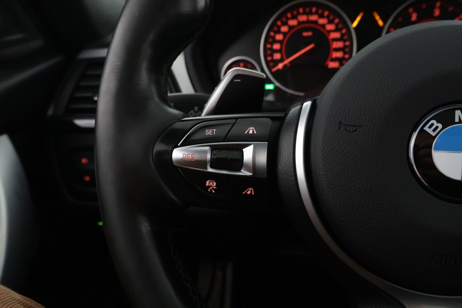 BMW 330 2013 F31 Touring 330d xDrive M-Sport *Panoraama / Muistipenkit / H&K / Adapti vakkari /  360° kamera* - Huippuvarusteltu 330d Xdrive seuraavalle omistajalle